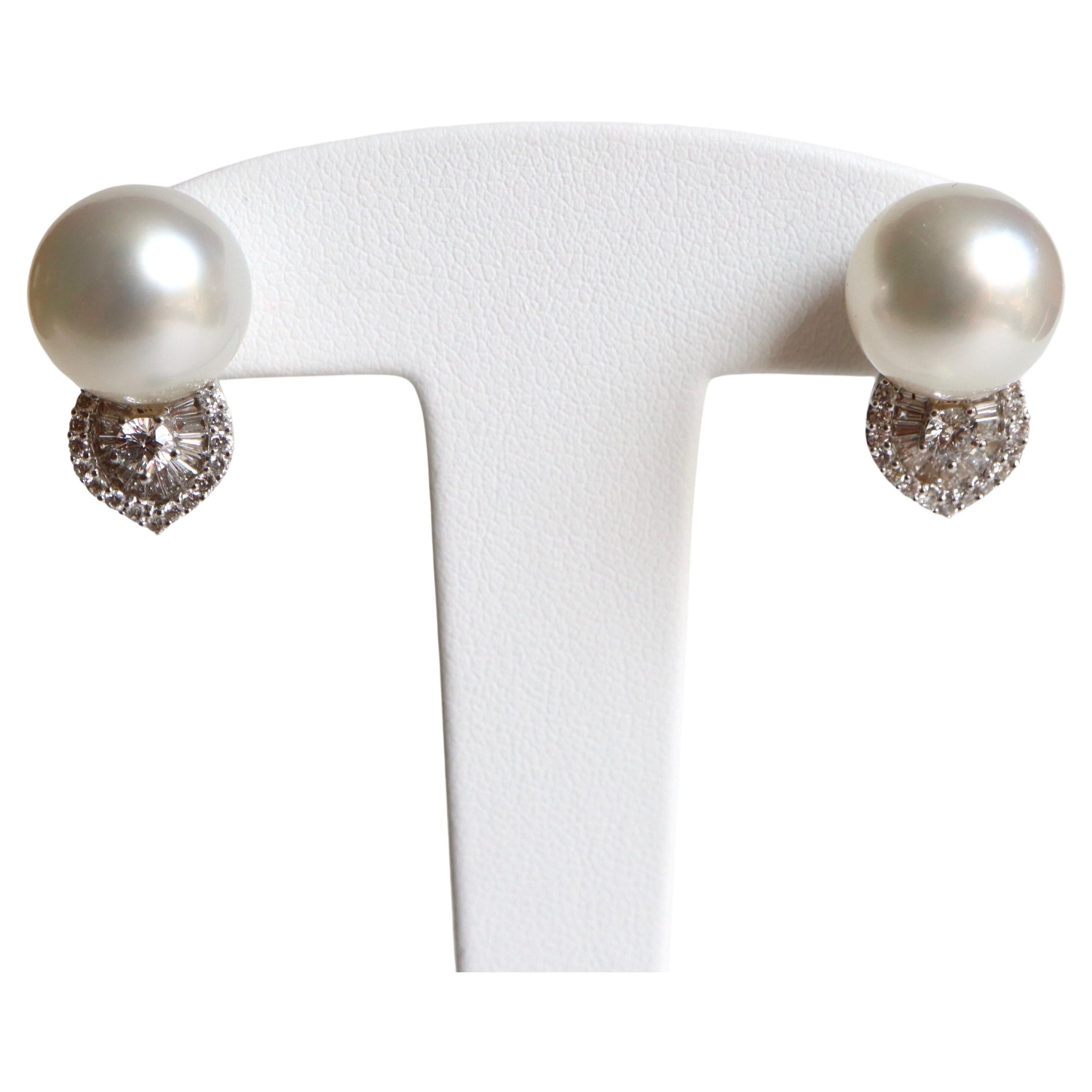 Perlen-Clip-Ohrringe aus 18 Karat Weißgold mit Diamanten besetzt im Angebot