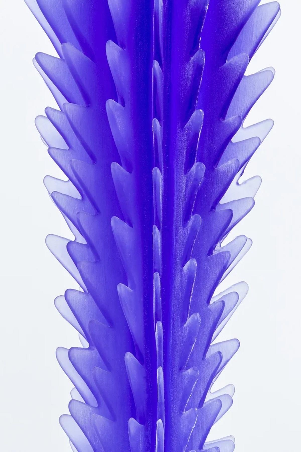 Escultura Abstracta Contemporánea a Escala Perla de Resina Morada de Karen Atta Siglo XXI y contemporáneo en venta