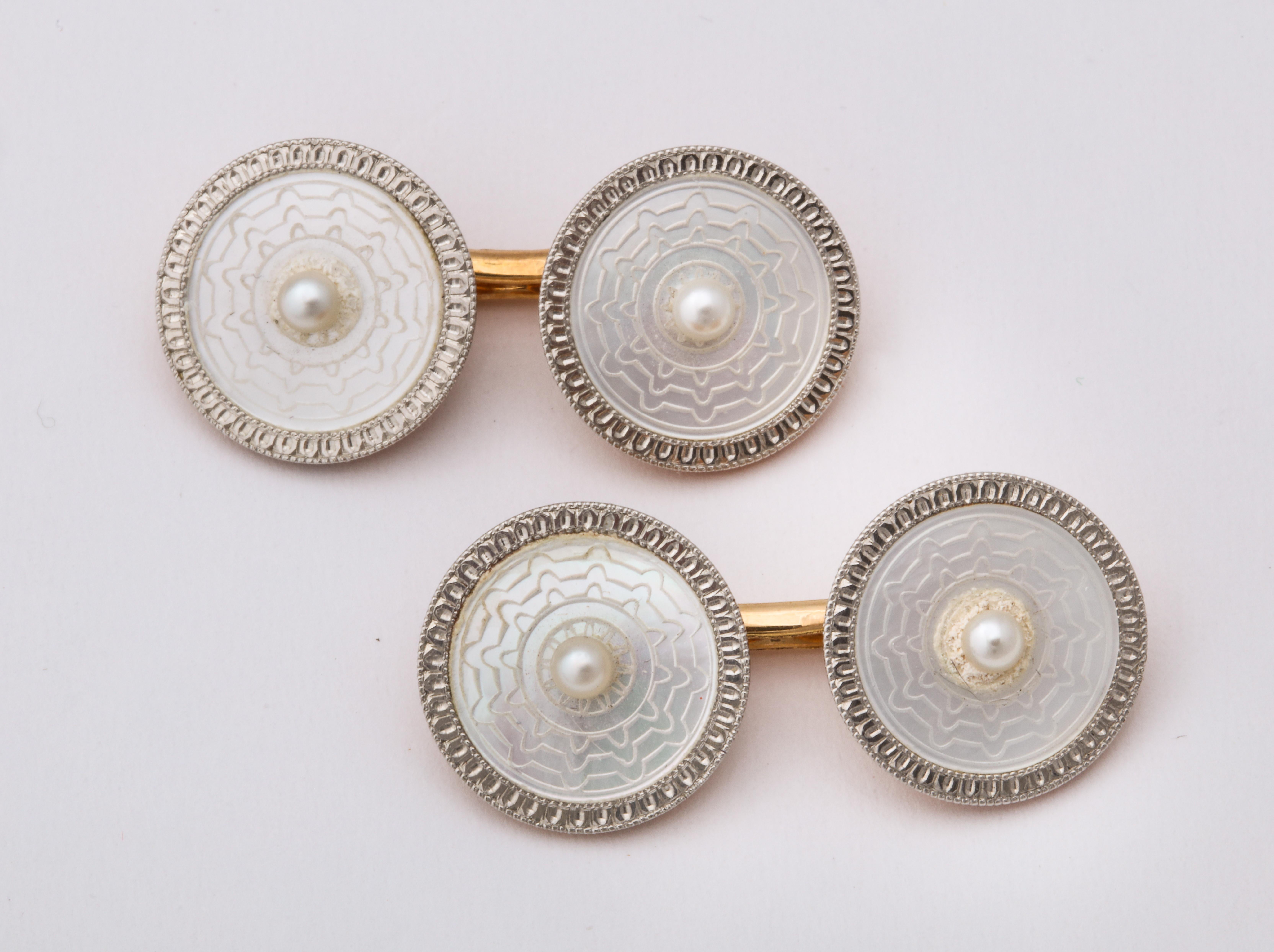 Pearl Cufflink Set In Excellent Condition For Sale In New York, NY