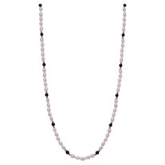 Halskette aus Süßwasserperlen und Onyx, vergoldetem Edelstahl und Perlen aus Edelstahl