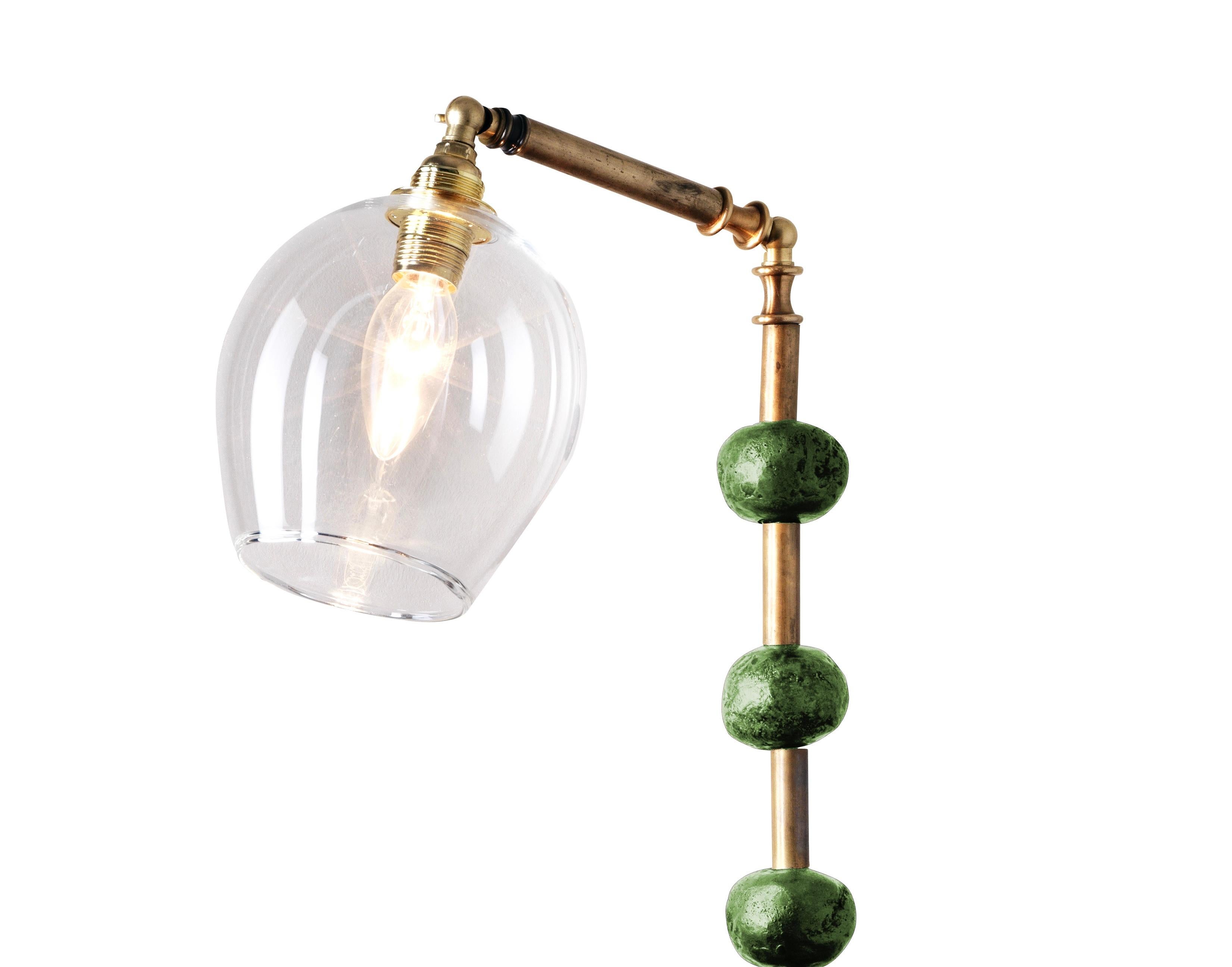 Schreibtischlampe mit Perlen, Blattgrün, Messing, Schiefer, von Margit Wittig (Englisch) im Angebot