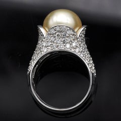 Bague de cocktail en or blanc 18K avec perle des mers du Sud dorée et diamants