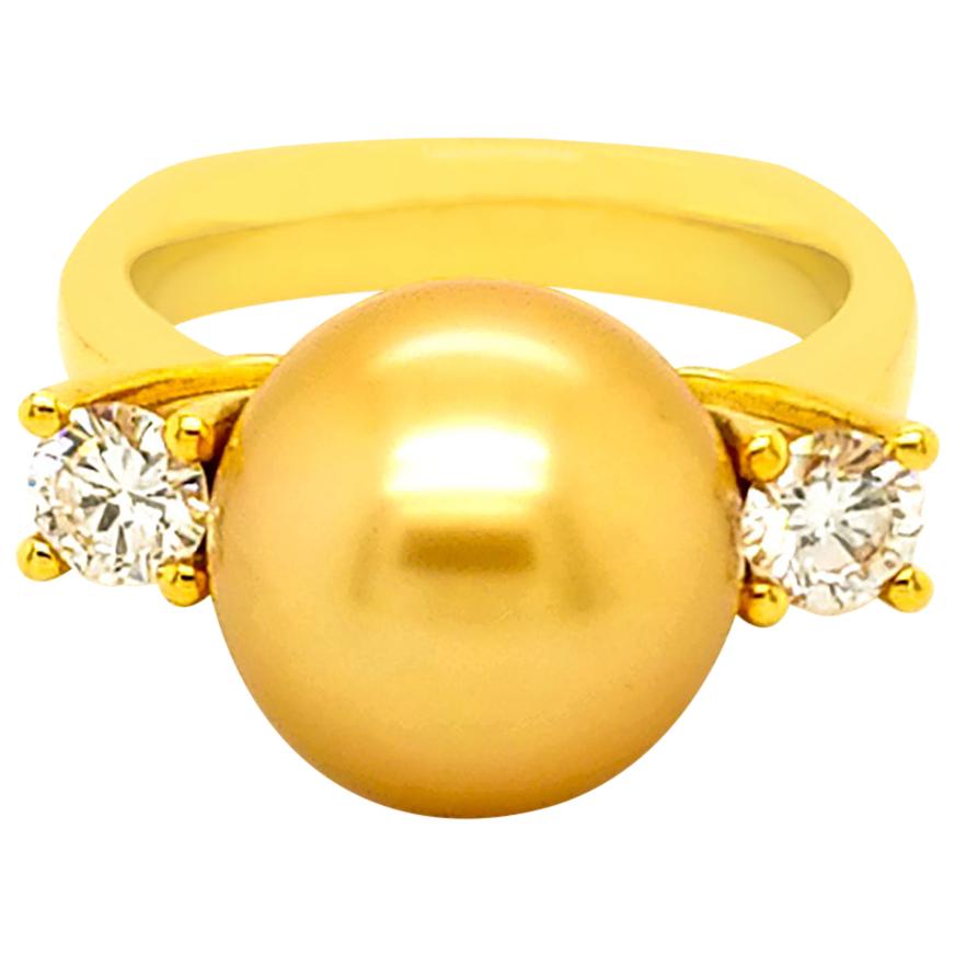 18 Karat Yellow Gold Trillion Diamond Ring at 1stDibs