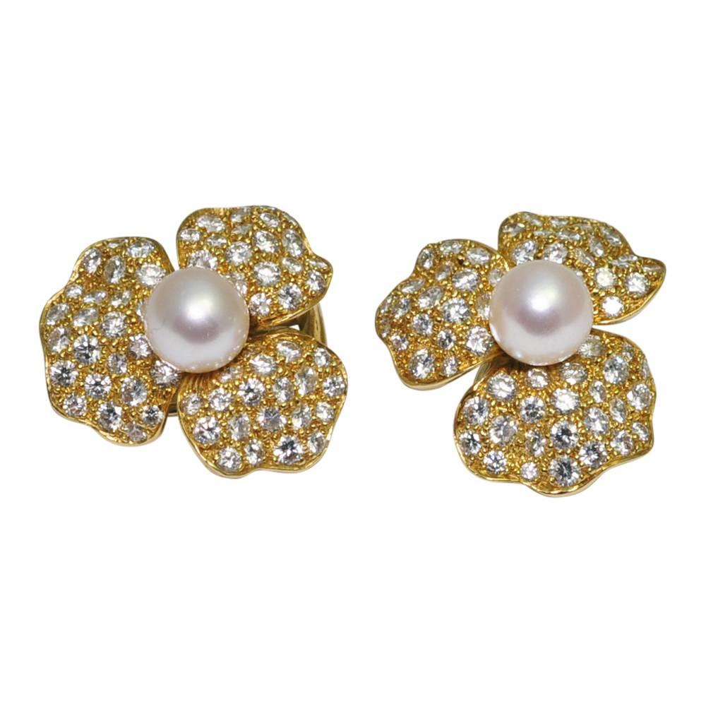 Pearl Diamond 18 Carat Gold Flower Ear Clips Earrings Circa 1970 For Sale