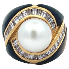 Anello con diamante perlato e smalto nero