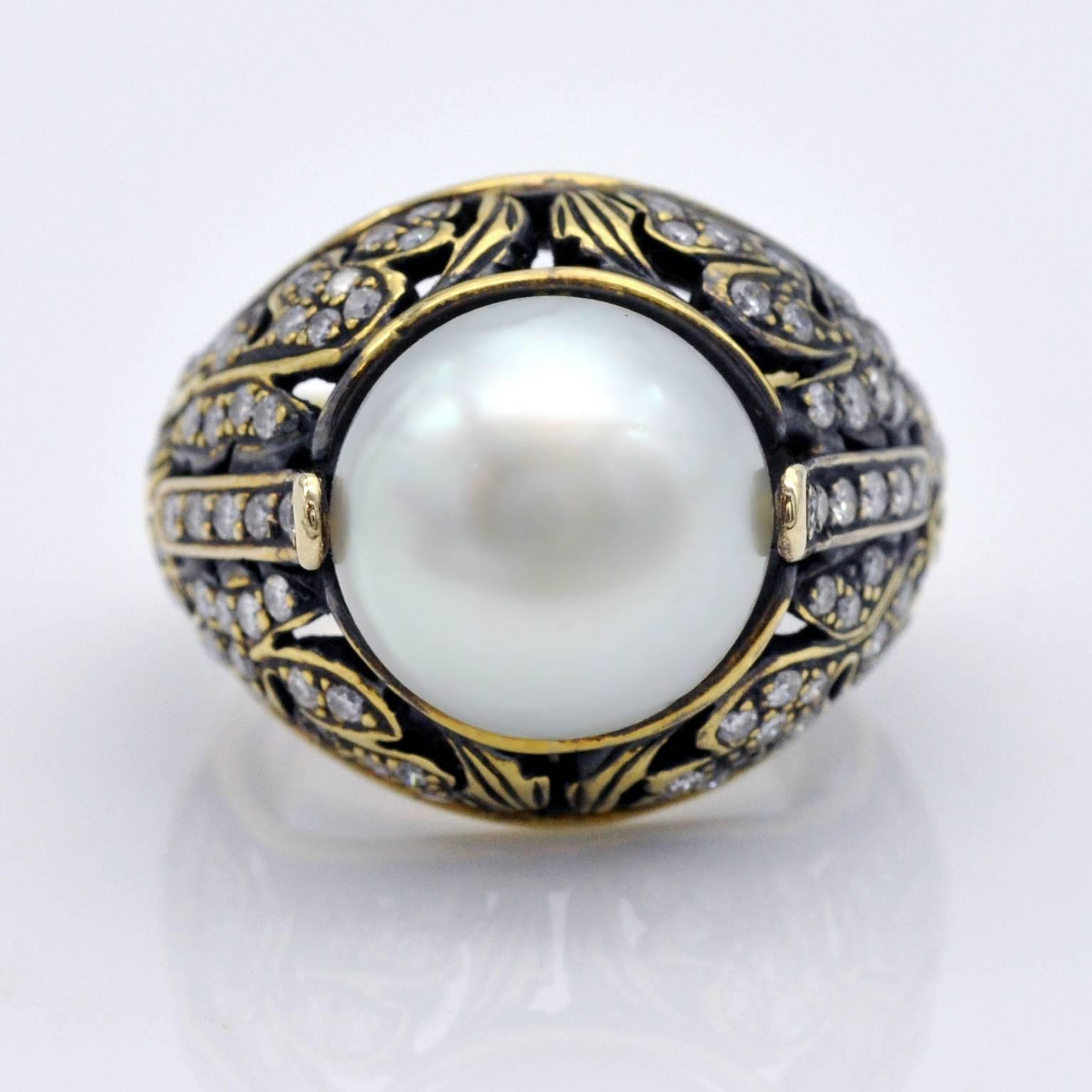 Engraved 18-Karat Gold Pearl and Diamond Cocktail Ring In New Condition For Sale In Monte Carlo, MC