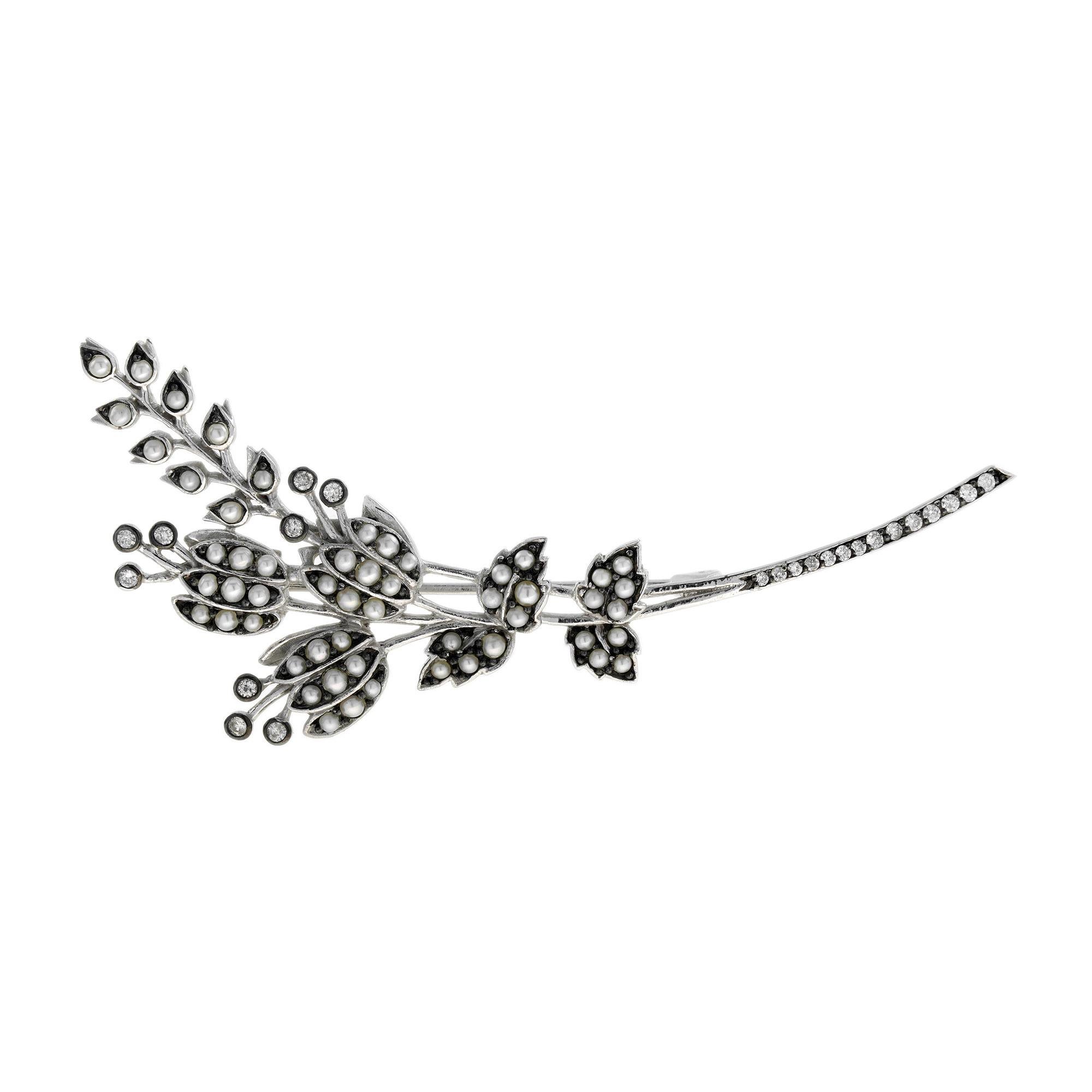 Cette magnifique pièce présente un véritable look vintage. La broche comporte 54 perles et 23 diamants. Ce sera la touche finale de votre bouquet de mariée, de votre ceinture de rubans ou de votre robe, avec une petite touche simple.
Informations