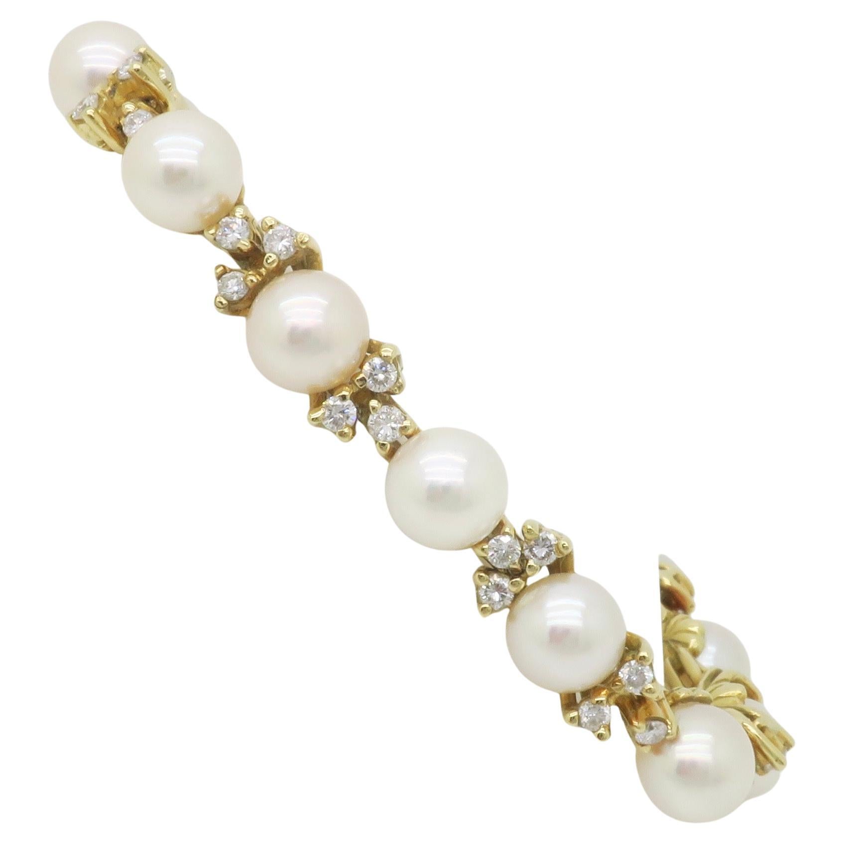 Pearl & Diamond Bracelet Crafted in 18k Yellow Gold