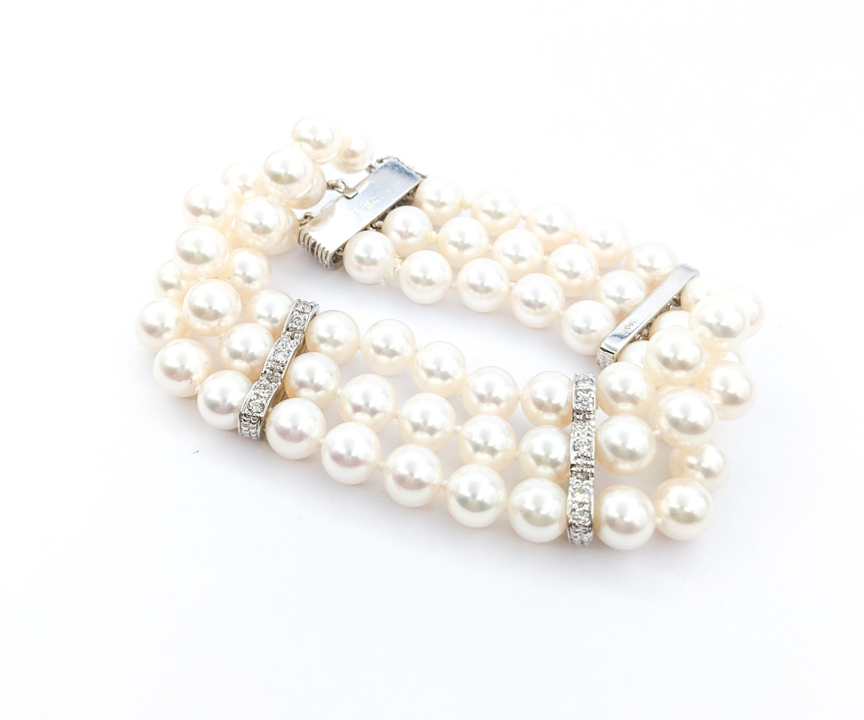Perlen- und Diamantarmband aus Weißgold

Dieses exquisite Armband ist aus 18 Karat Weißgold gefertigt und verfügt über 1,0 Karat runde Diamanten mit der Reinheit VS2 und der Farbe G-H, die für ein brillantes Funkeln sorgen. Außerdem ist er mit