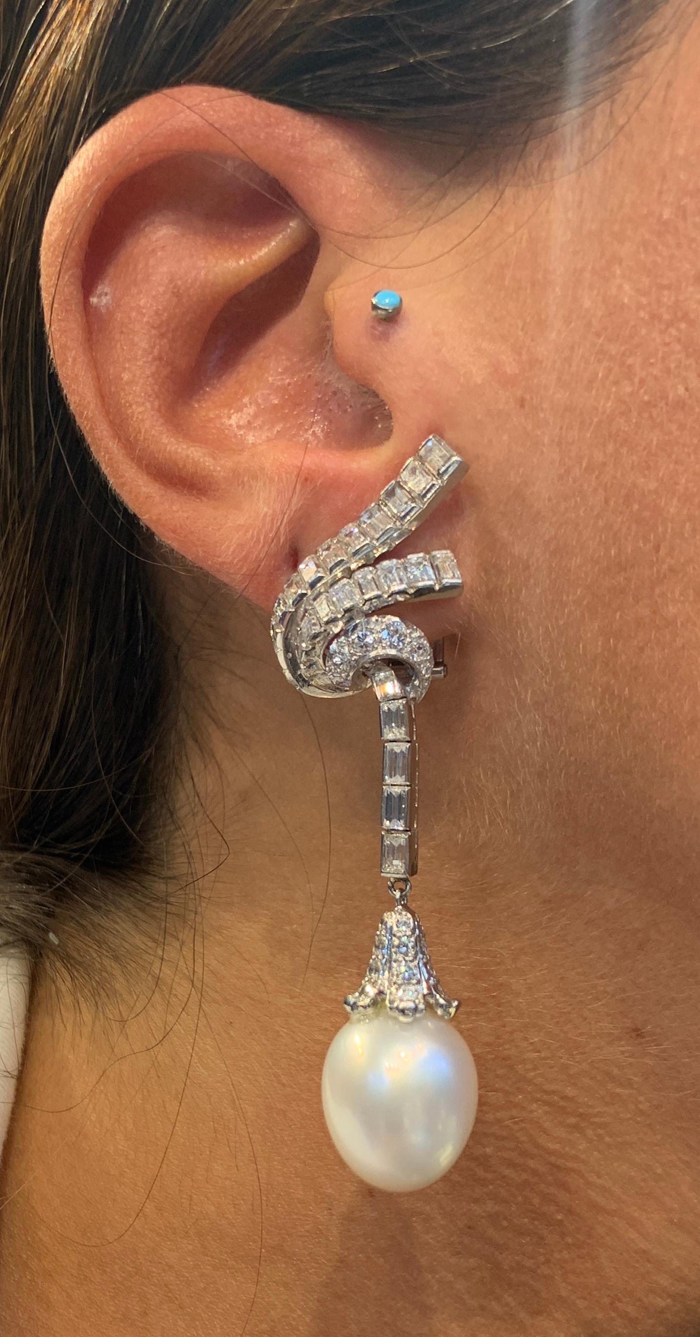 Pearl and Diamond Drop Earrings In Excellent Condition For Sale In New York, NY