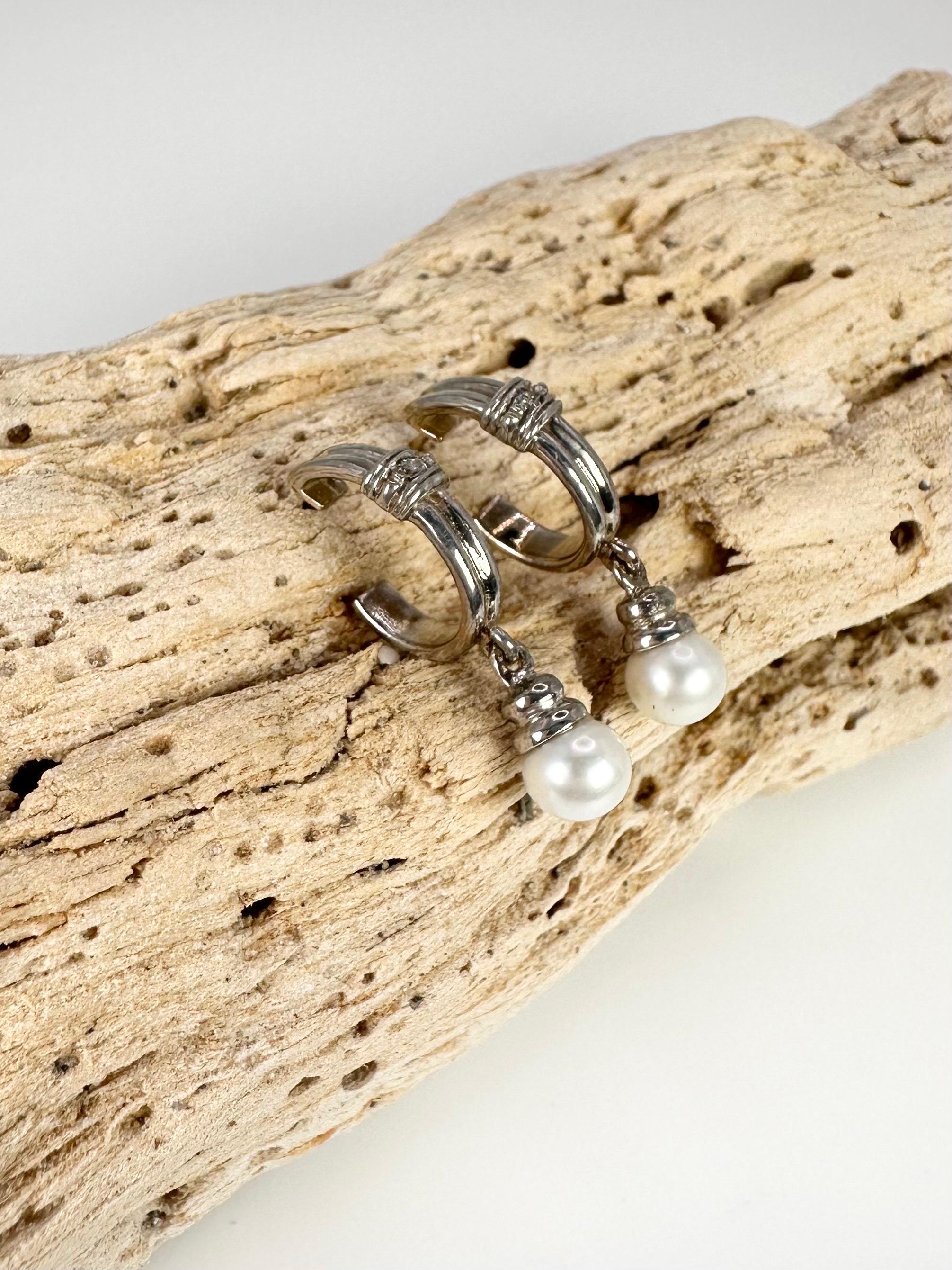 Pearl Diamond Earrings 14 Karat White Gold Dangling Modern Earrings In New Condition For Sale In Jupiter, FL