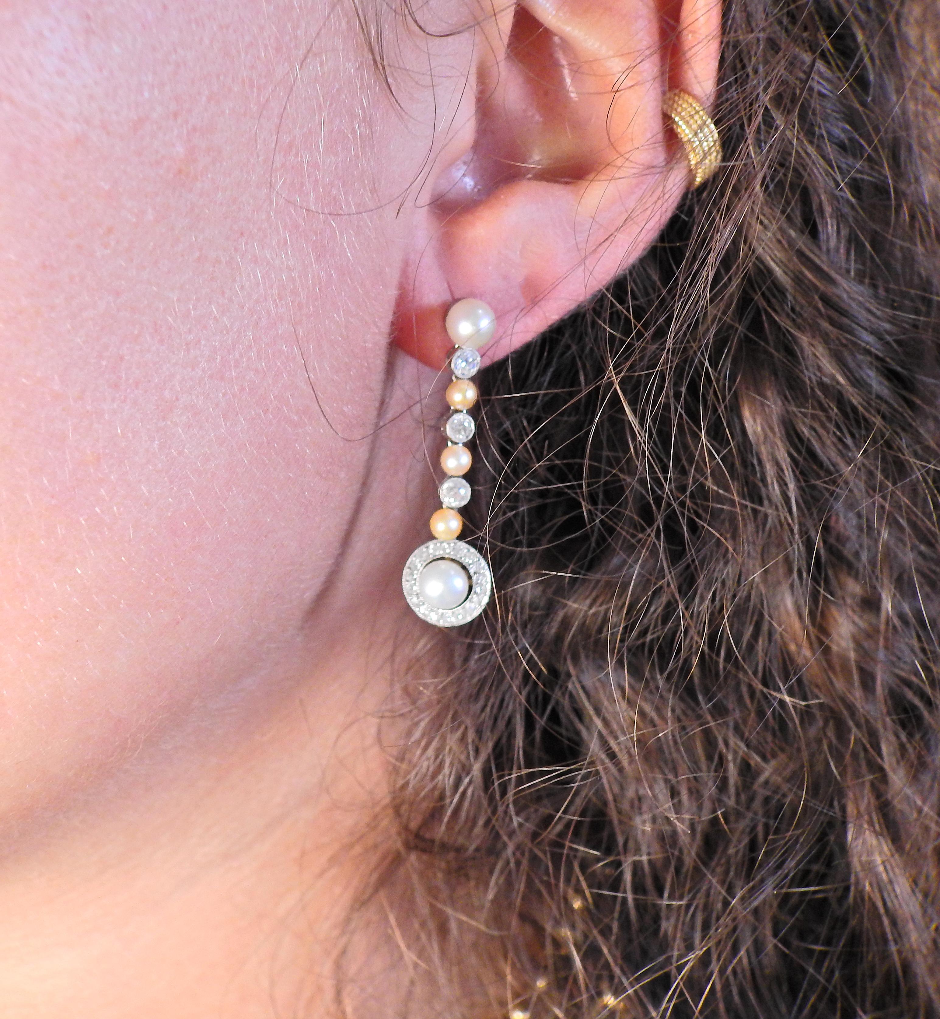 Pendants d'oreilles en or avec perles et diamants Excellent état - En vente à New York, NY