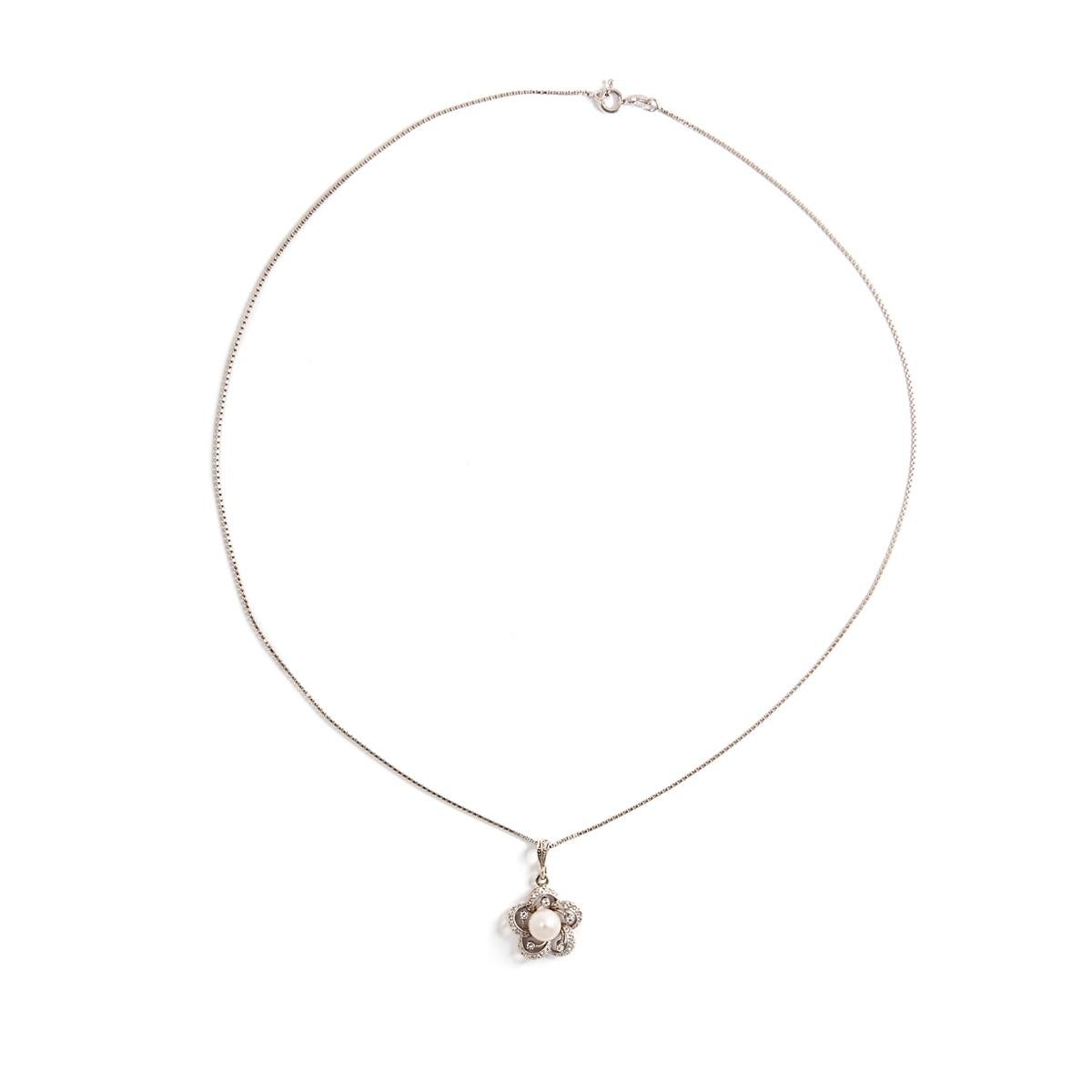 Perlenkette aus Gold mit Perlen und Diamanten (Rundschliff) im Angebot