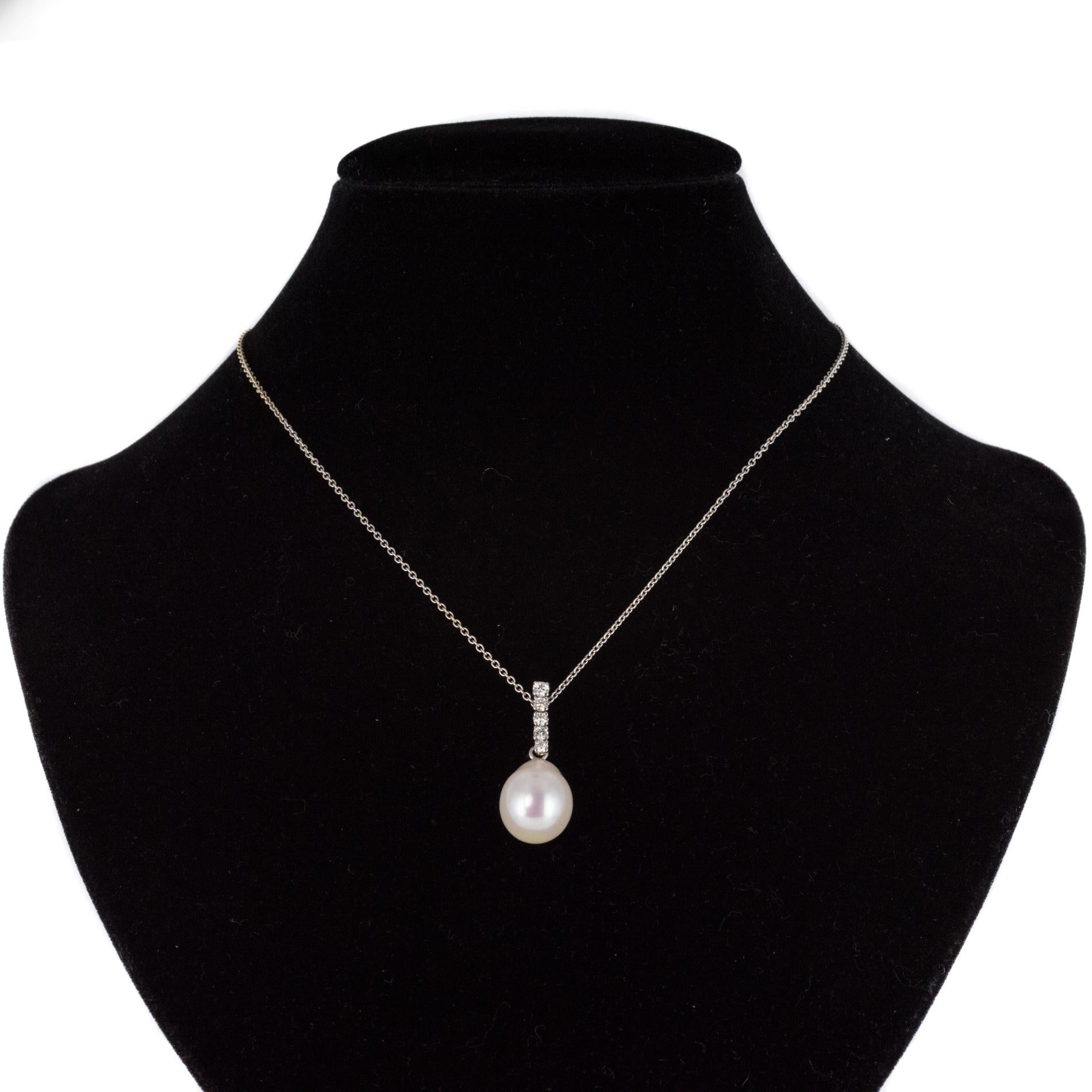 Modern Pearl Diamond 18 Karat White Gold Pendant In New Condition For Sale In Poitiers, FR