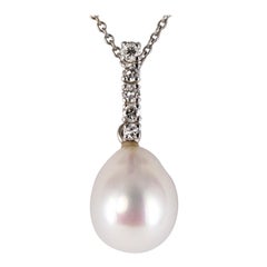 Modern Pearl Diamond 18 Karat White Gold Pendant