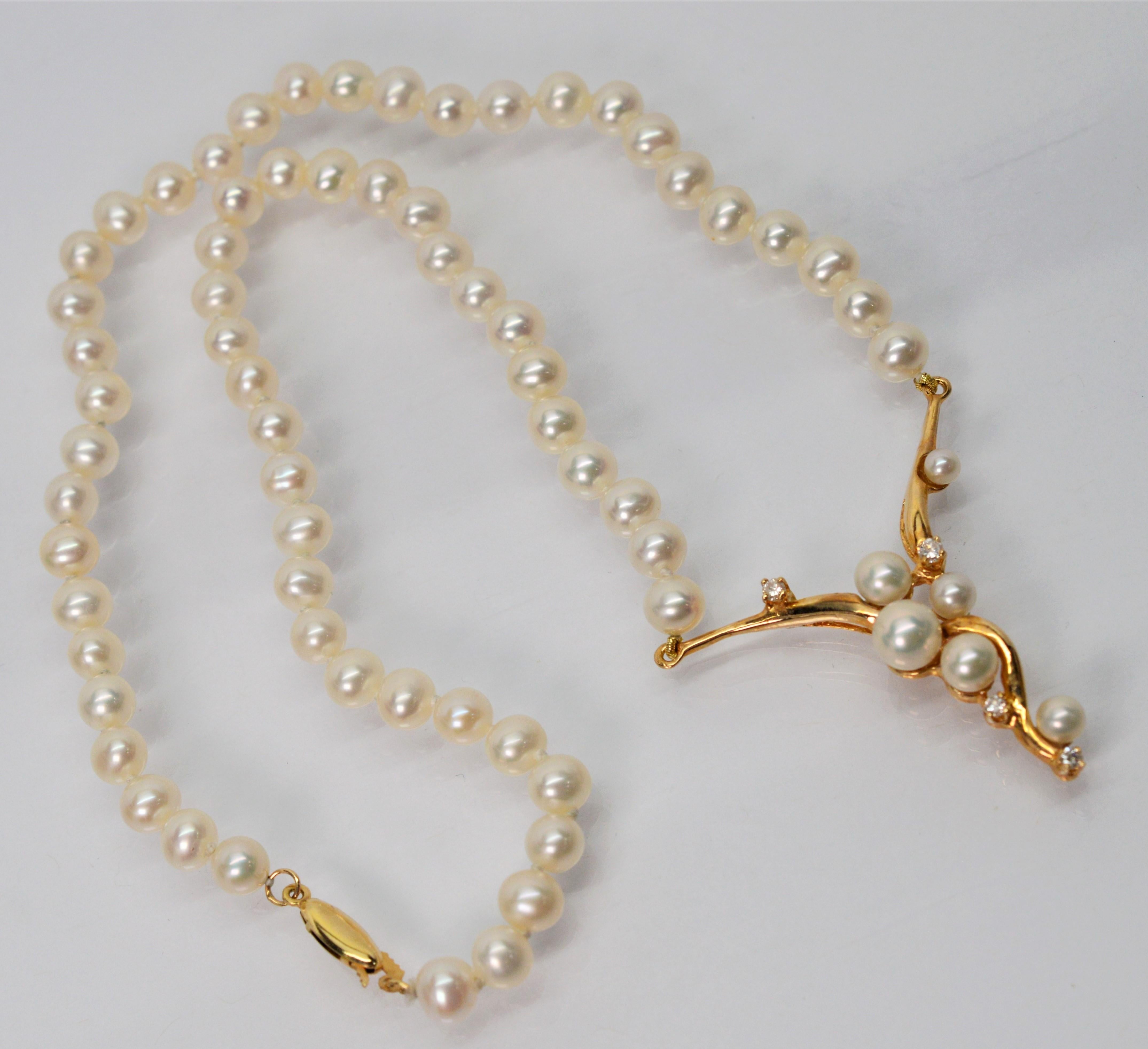Pearl Diamond Accented Gold V Drop Pendant Pearl Strand Necklace In New Condition For Sale In Mount Kisco, NY