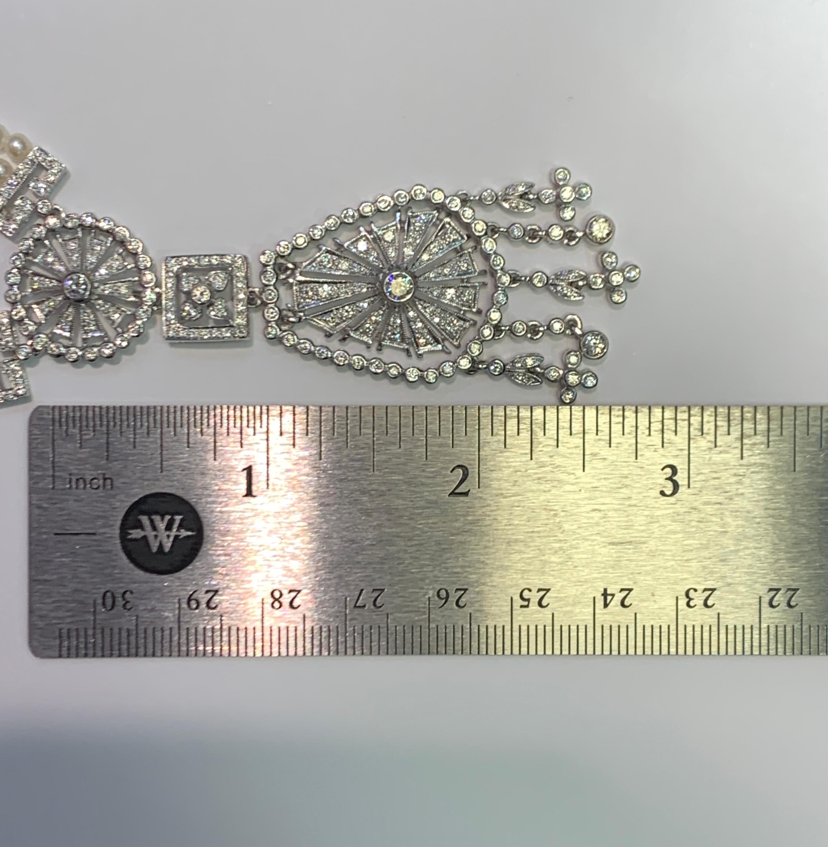Mehrstrangige Perlen- und Diamanttropfen-Halskette im Angebot 4