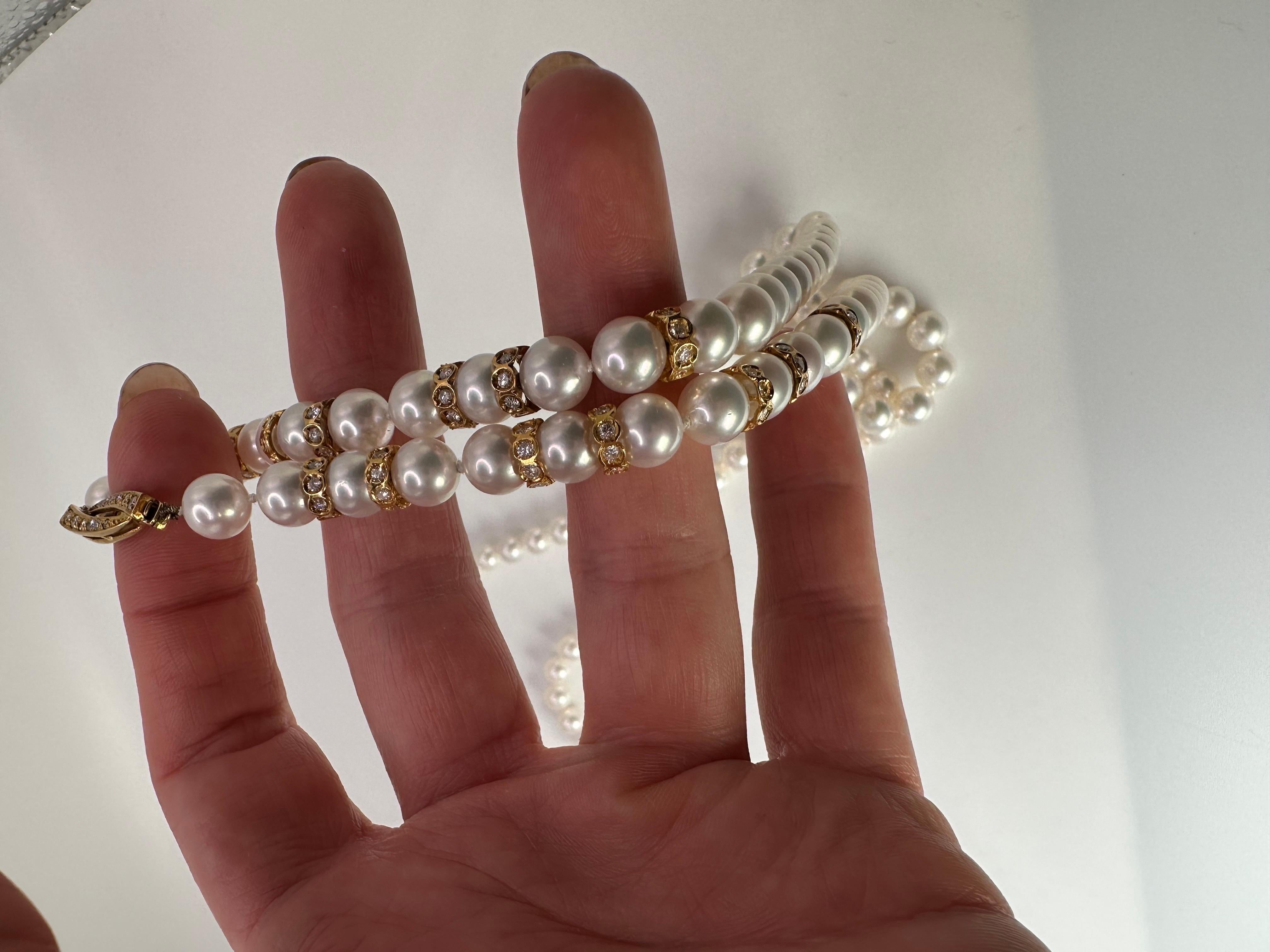 Seltene Akoya-Perlenkette mit feinen Diamanten in 18KT Gold, der Strang ist lang auf 36 Zentimeter und kann eine vielseitige Mode Flexibilität haben,

GOLD: 18KT Gold
NATÜRLICHE(R) DIAMANT(E)
Klarheit/Farbe: VS-SI/F-G
Gramm:68
Artikel Nr.: 325-00003