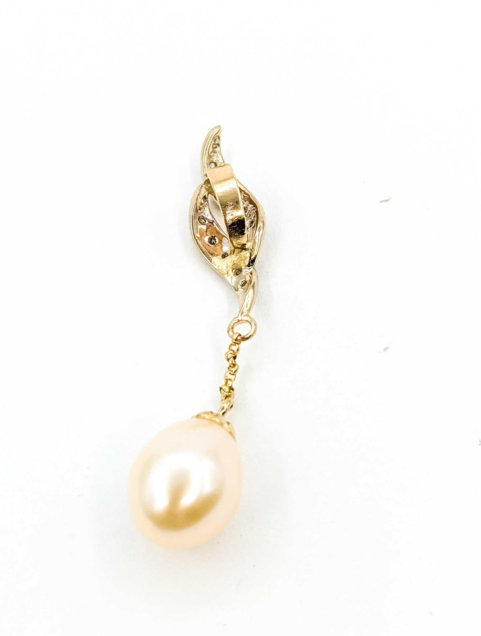 Pearl & Diamond Pendant in 18k Yellow Gold in vendita 1