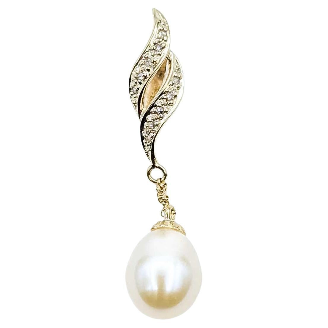 Pearl & Diamond Pendant in 18k Yellow Gold