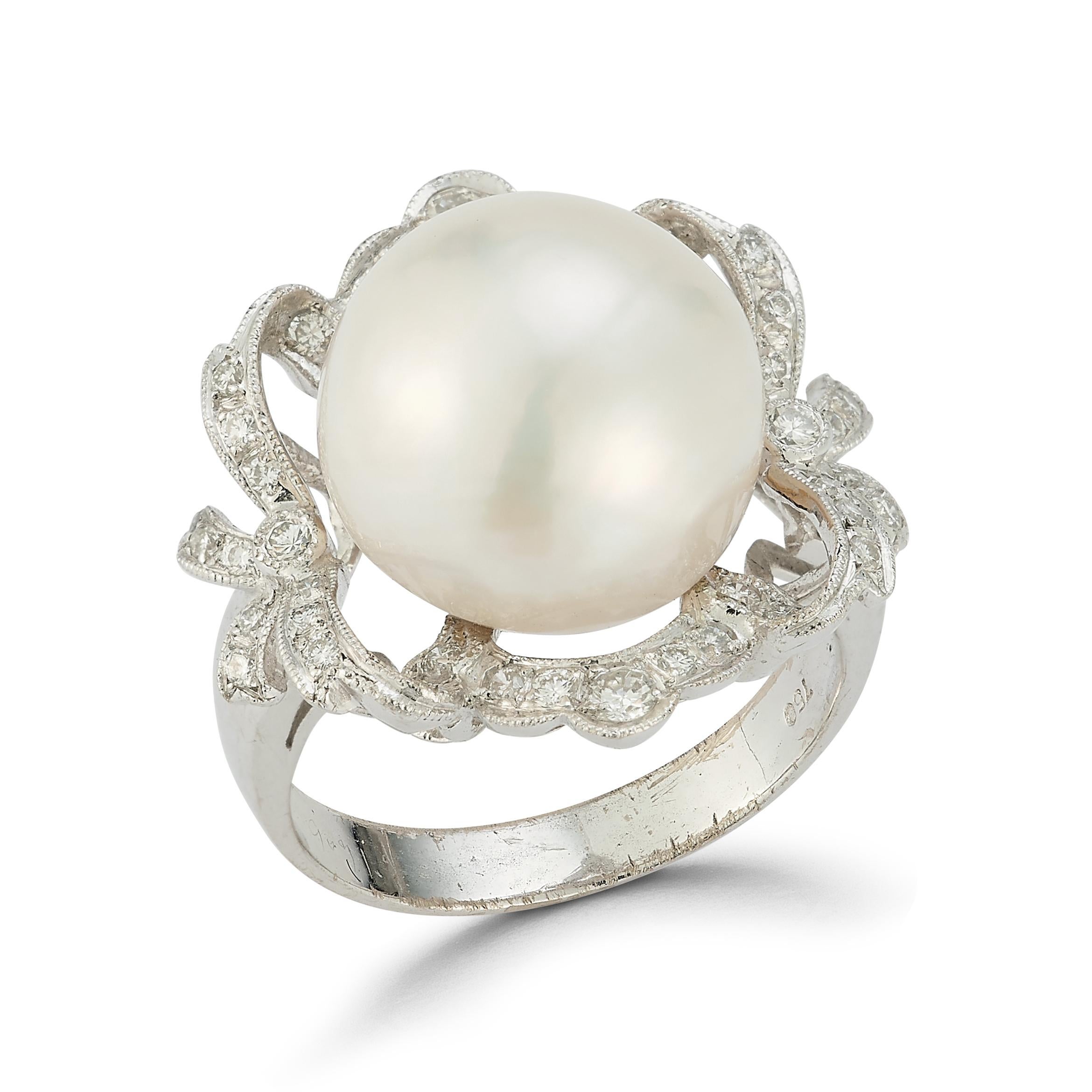 Pearl & Diamond Ring

An 18 karat white gold ring set with a pearl framed by round cut diamonds

Ring Size: 7

Resizable free of charge