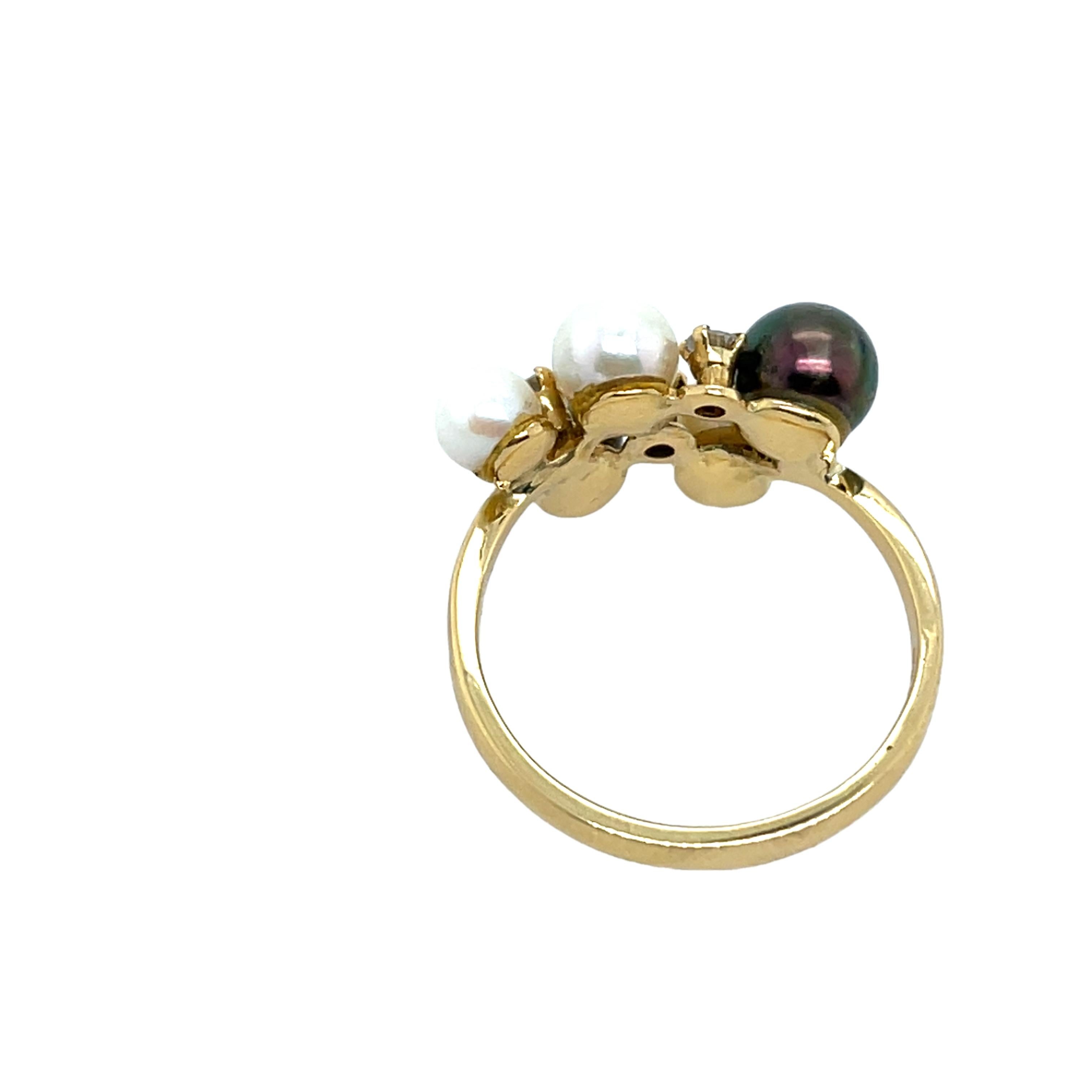 Bague en or jaune 18ct avec perles et diamants Excellent état - En vente à London, GB