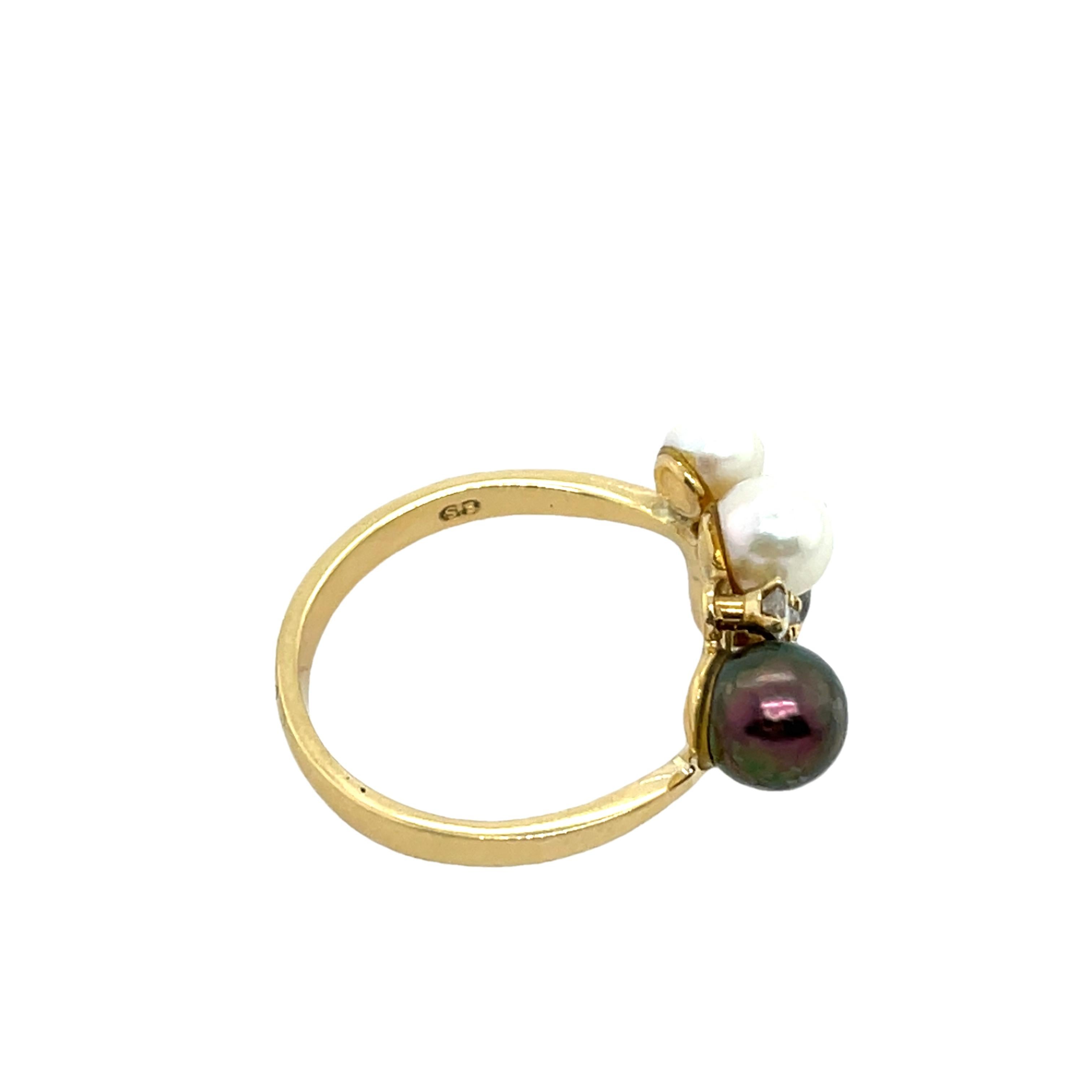 Bague en or jaune 18ct avec perles et diamants Unisexe en vente
