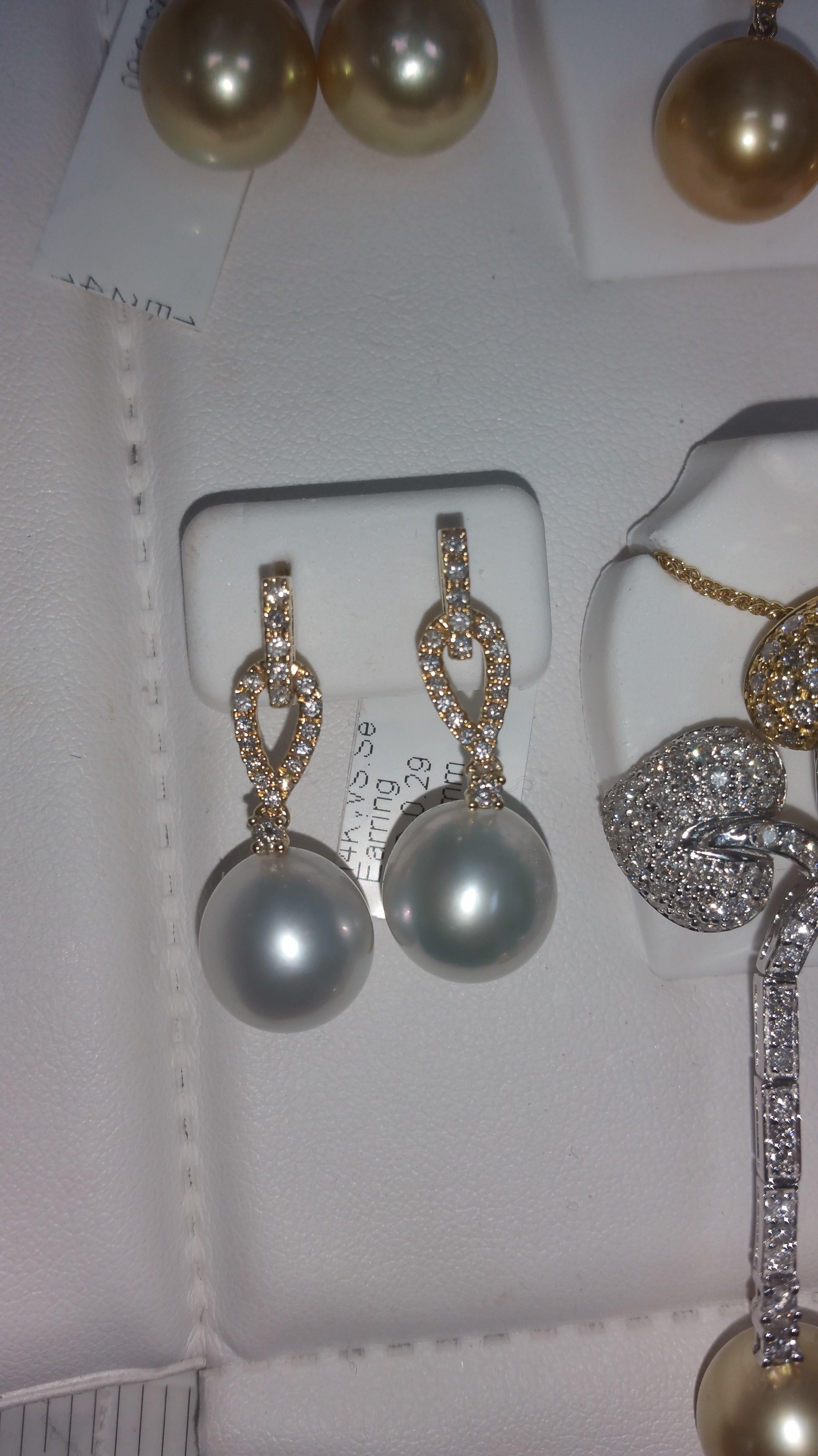 Pearl Diamond Yellow Gold Dangle Drop Earrings In New Condition In New York, NY