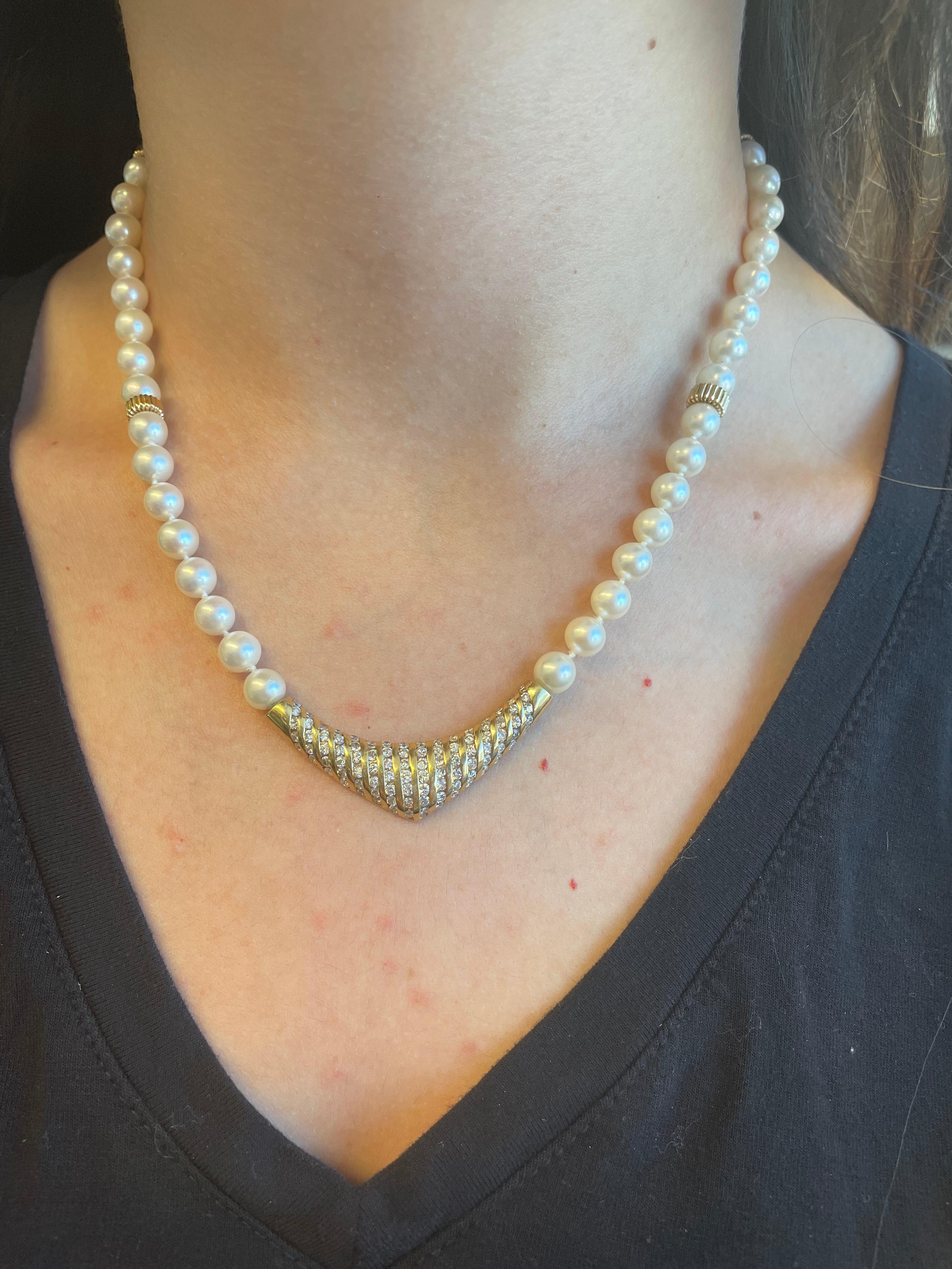 Diamonds and pearls strand necklace, yellow gold.
2.70 carats or round brilliant diamonds set in 14-karat yellow gold.
Accommodated with an up to date appraisal by a GIA G.G. upon request. Please contact us with any questions.

Item Number 
N230