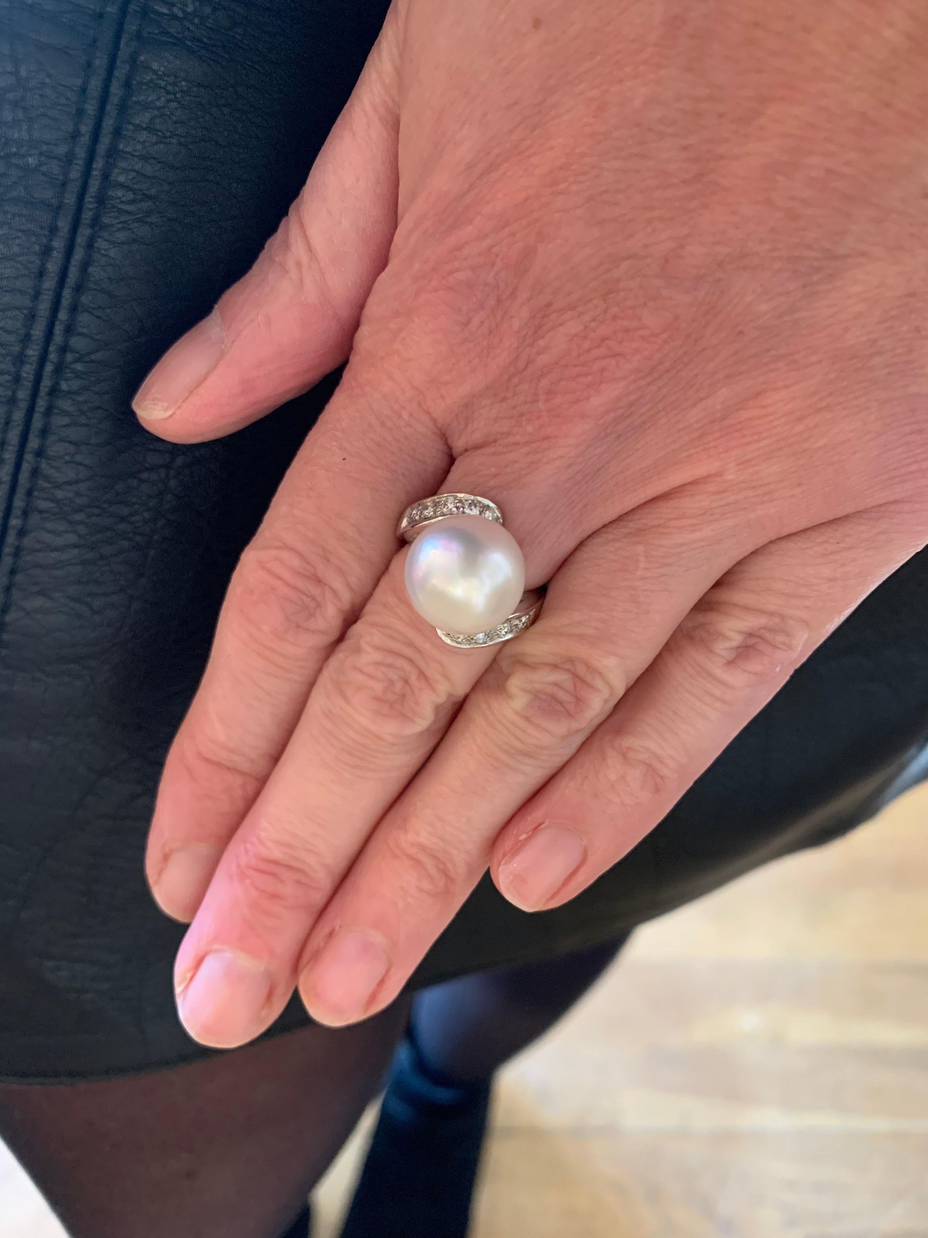 Brilliant Cut Pearl Diamonds 18 Carats White Gold Cocktail Ring For Sale
