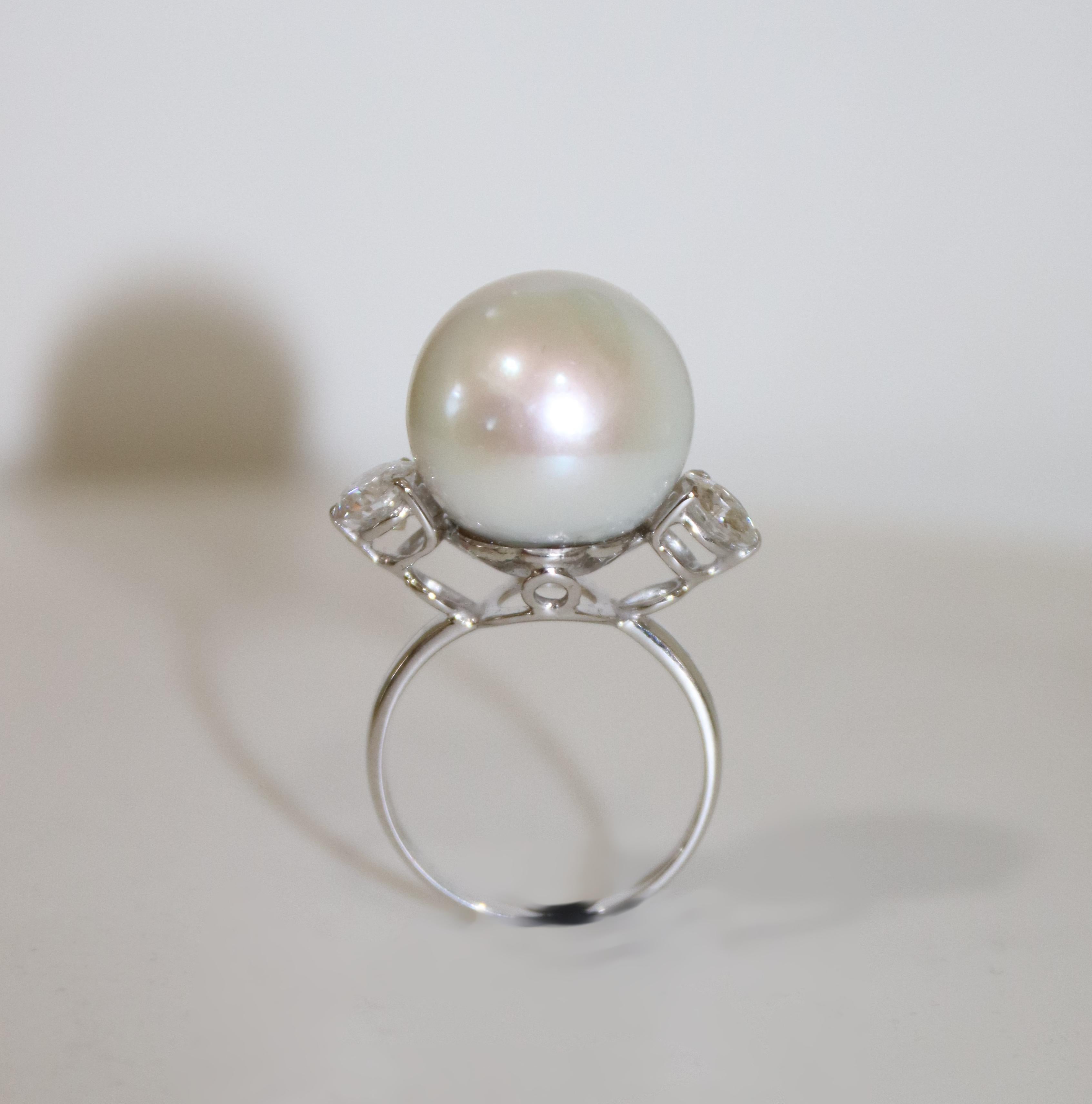Artisan Pearl Diamonds 18 Karat White Gold Cocktail Ring en vente