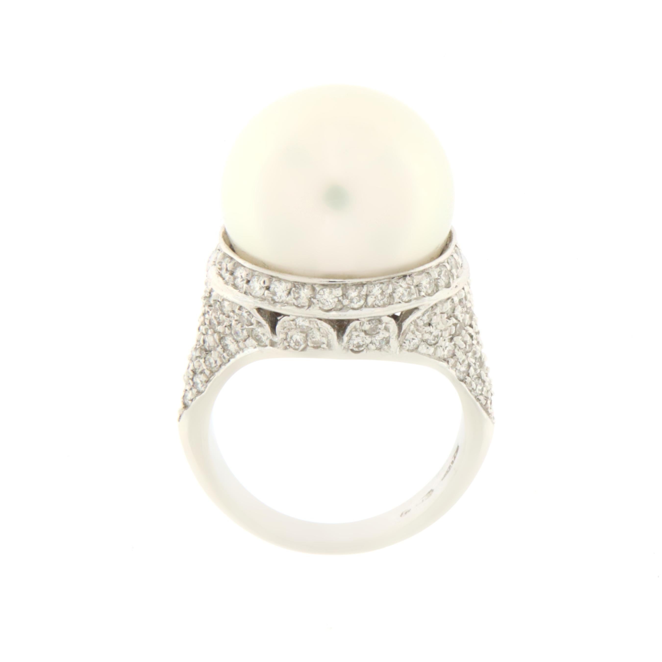 Pearl Diamonds 18 Karat White Gold Cocktail Ring In New Condition For Sale In Marcianise, IT