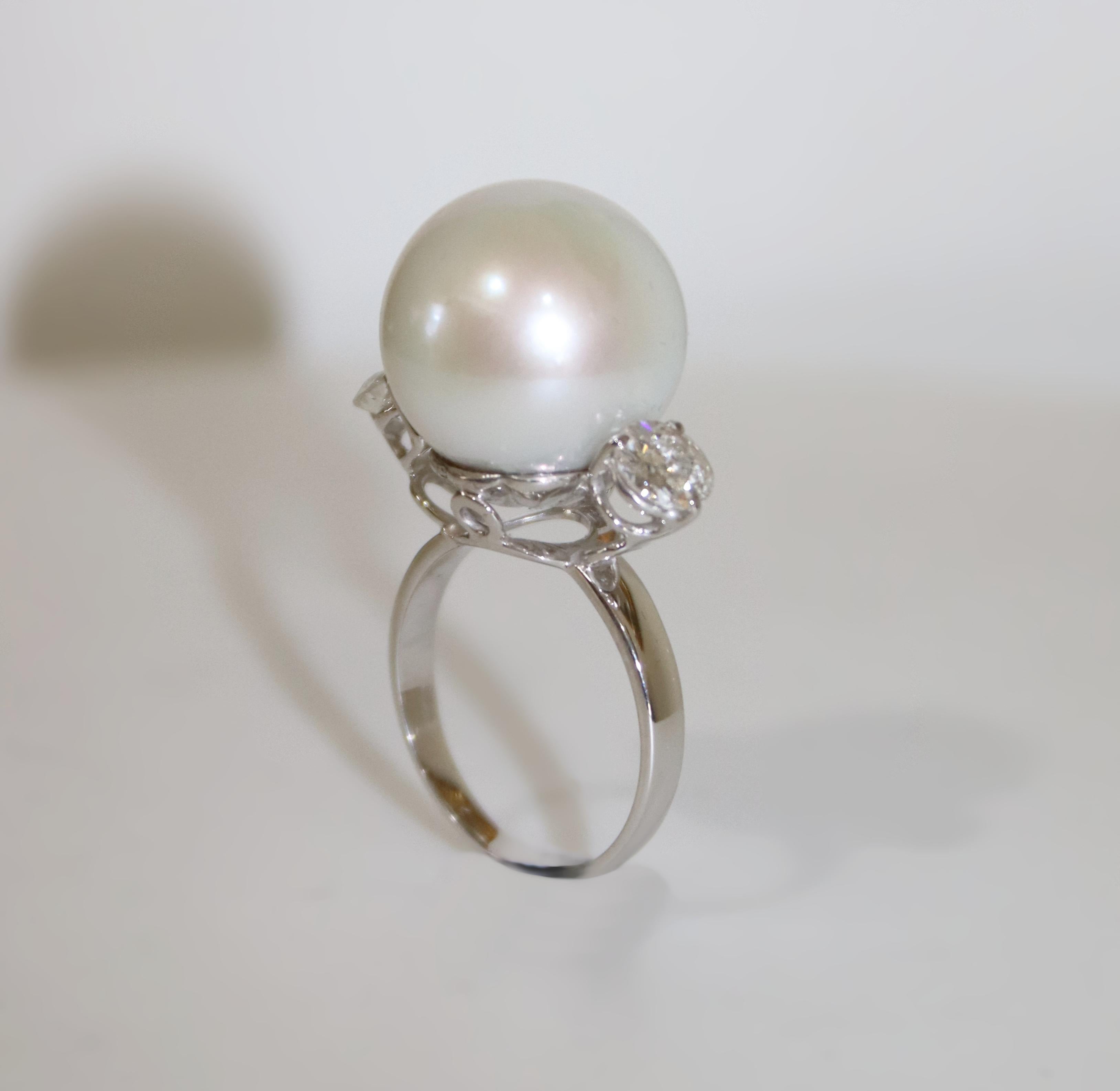 Pearl Diamonds 18 Karat White Gold Cocktail Ring Neuf - En vente à Marcianise, IT