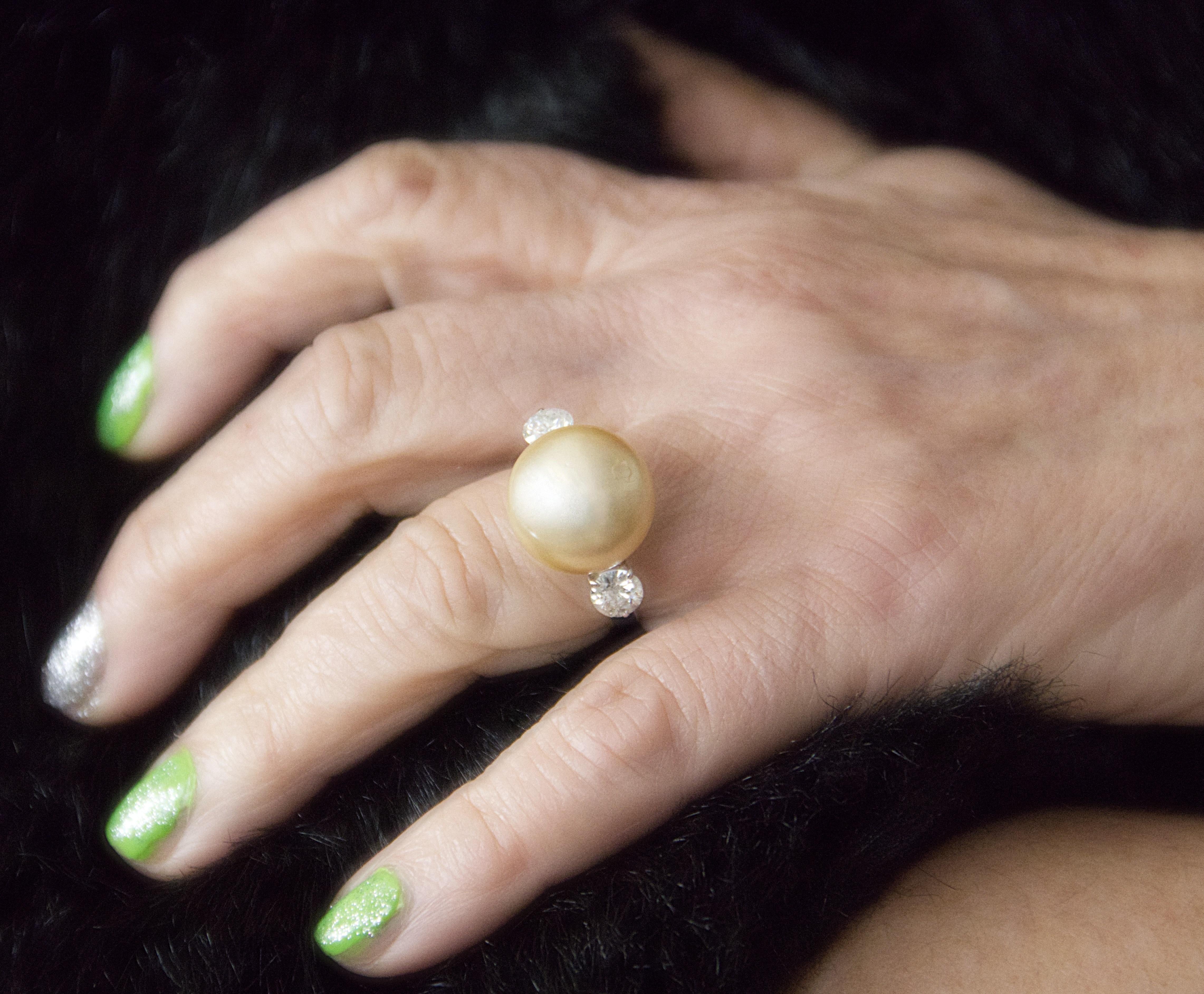 Women's Pearl Diamonds 18 Karat White Gold Cocktail Ring For Sale
