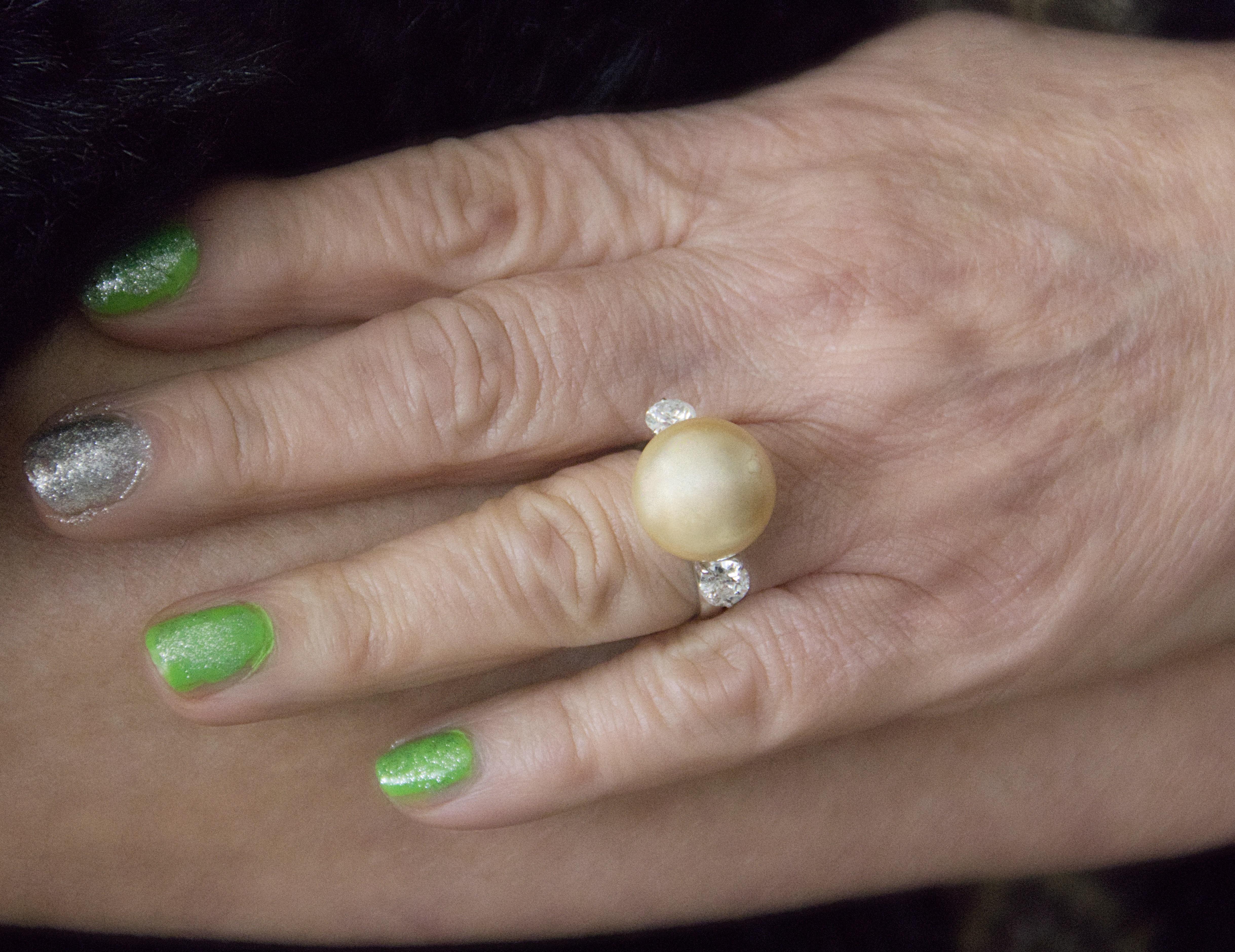 Pearl Diamonds 18 Karat White Gold Cocktail Ring For Sale 1