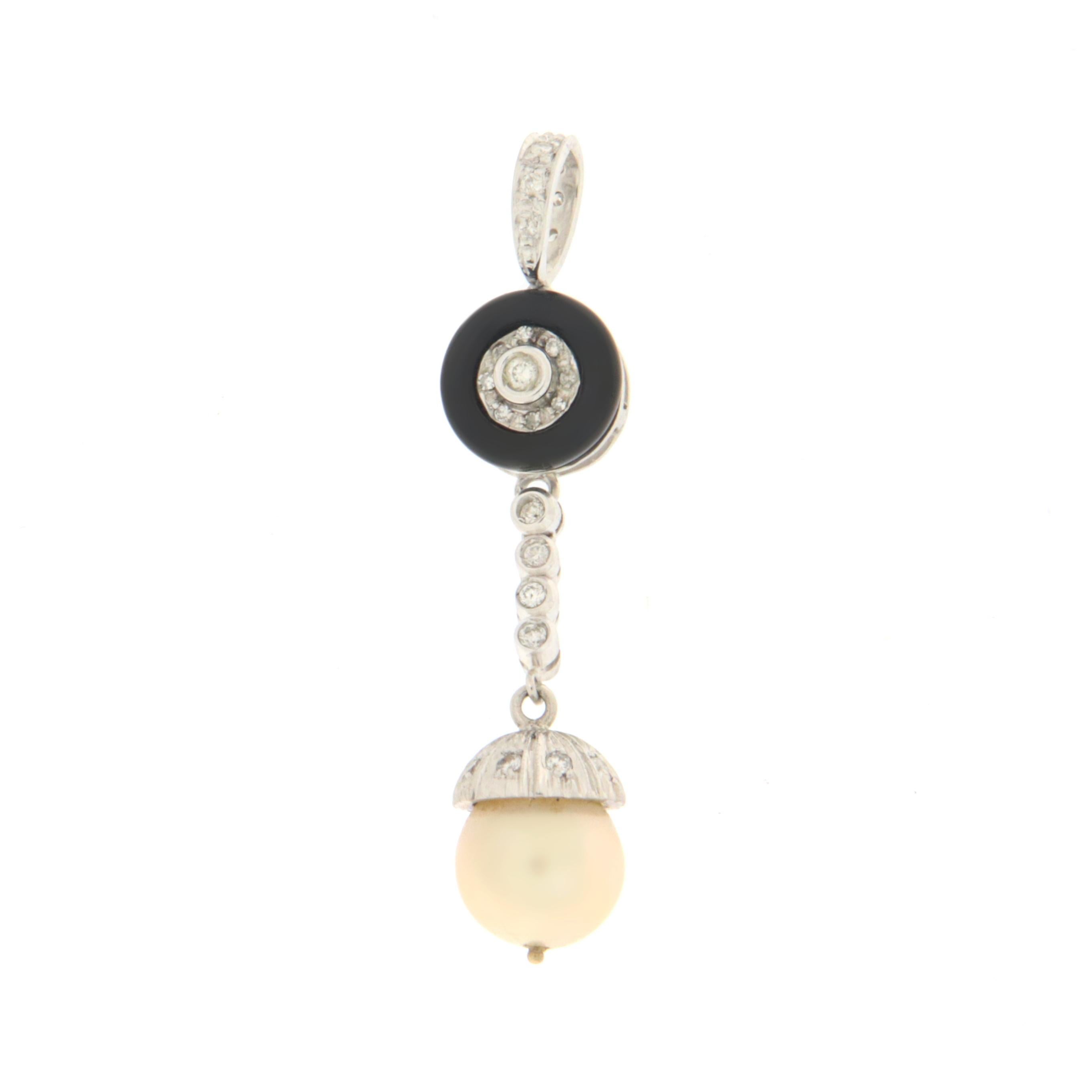 Beautiful 18 karat white gold pendant necklace.Handmade by our craftsmen assembled with onyx,diamonds and south sea pearl

Diamonds weight 0.10 karat
Pendant total weight 5.10 grams
Chain is not included in the price