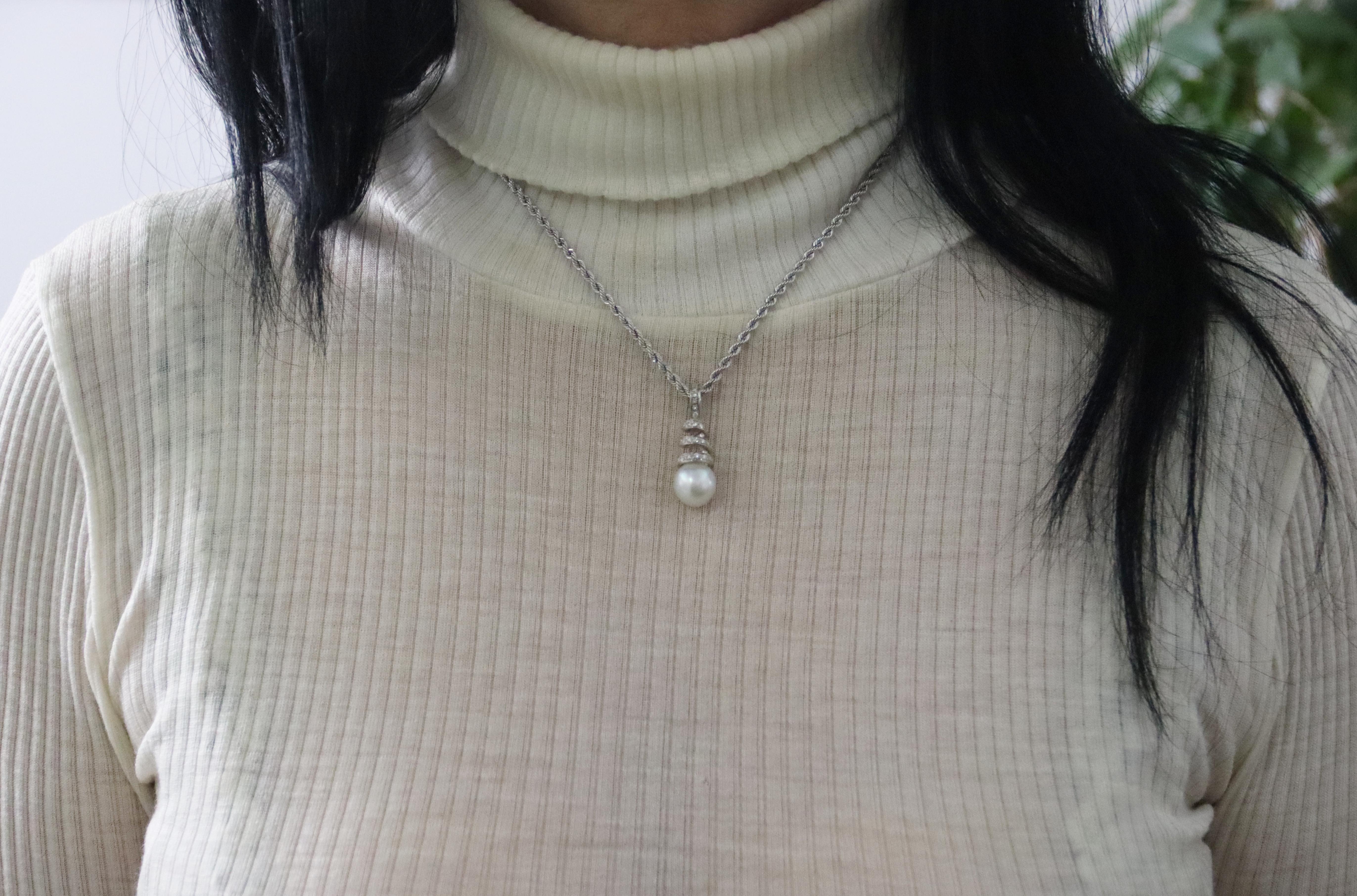 Pearl Diamonds 18 Karat White Gold Pendant Necklace For Sale 2