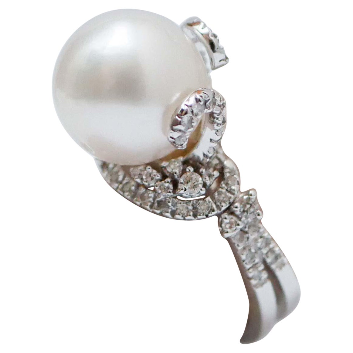 Perla, diamanti, anello in oro bianco 18 carati.