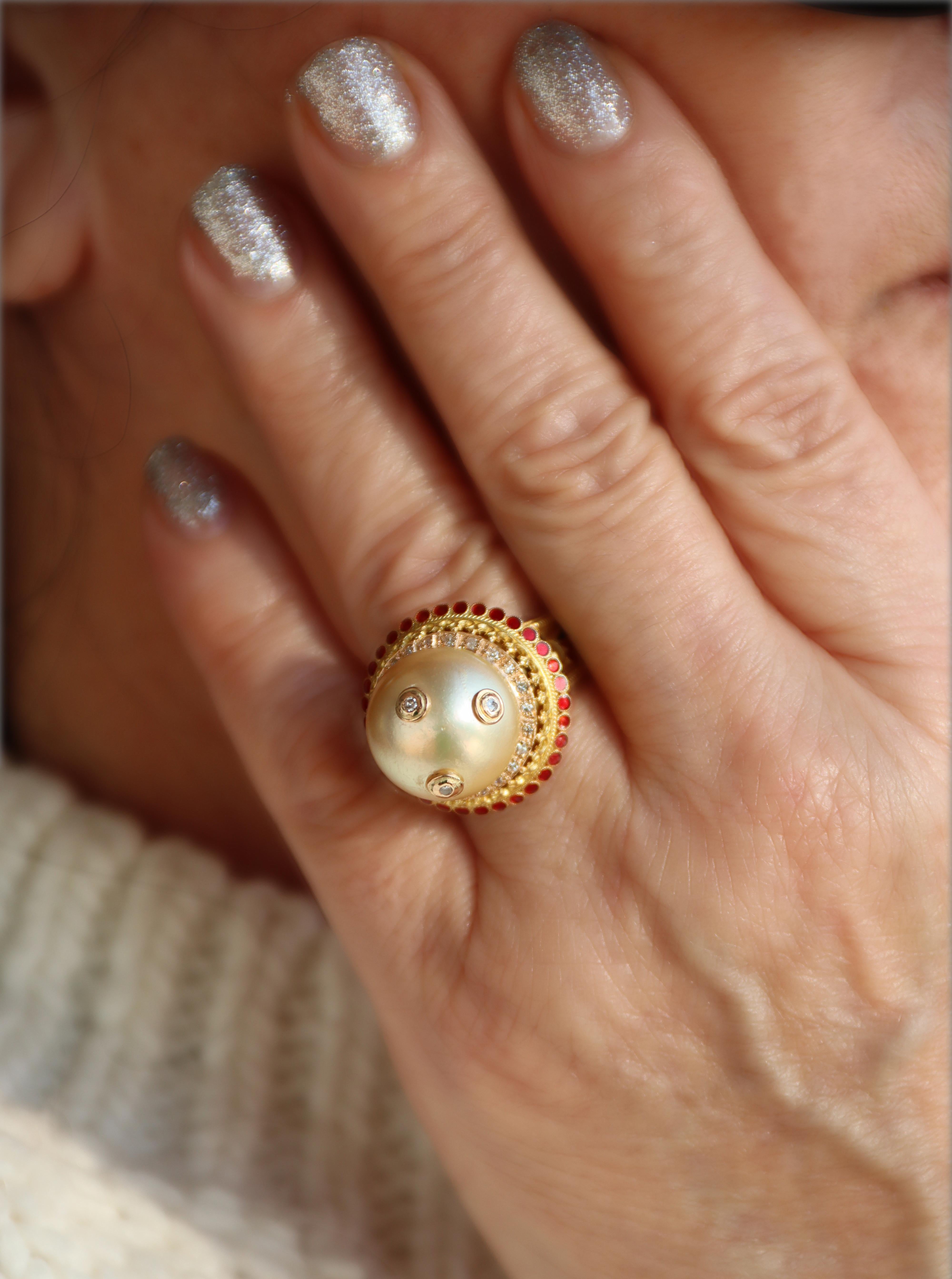 Bague cocktail en or jaune 18 carats avec perles et diamants en vente 4