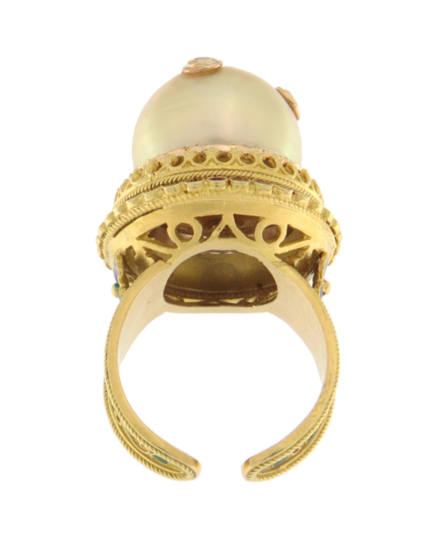 Taille brillant Bague cocktail en or jaune 18 carats avec perles et diamants en vente