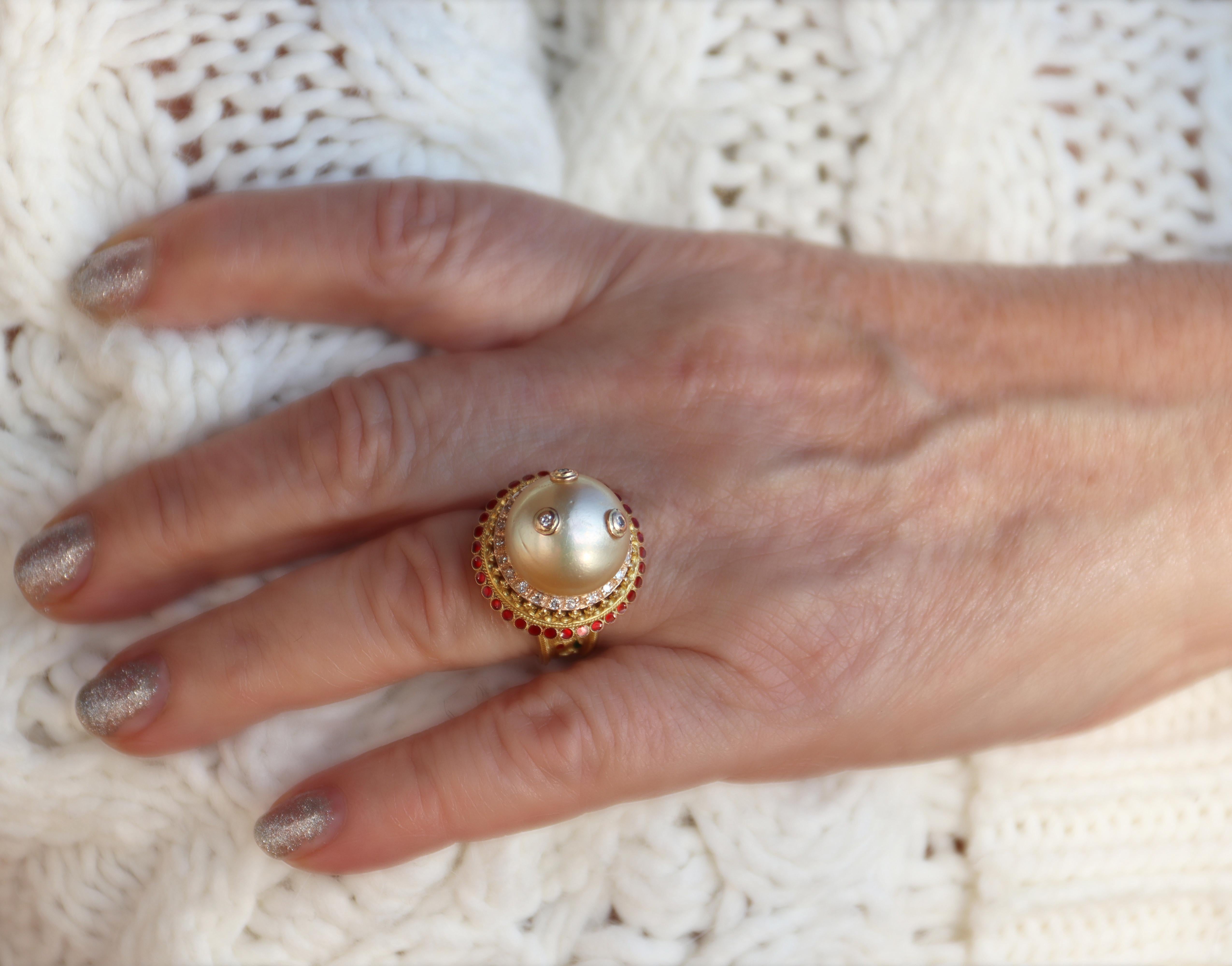 Bague cocktail en or jaune 18 carats avec perles et diamants en vente 1