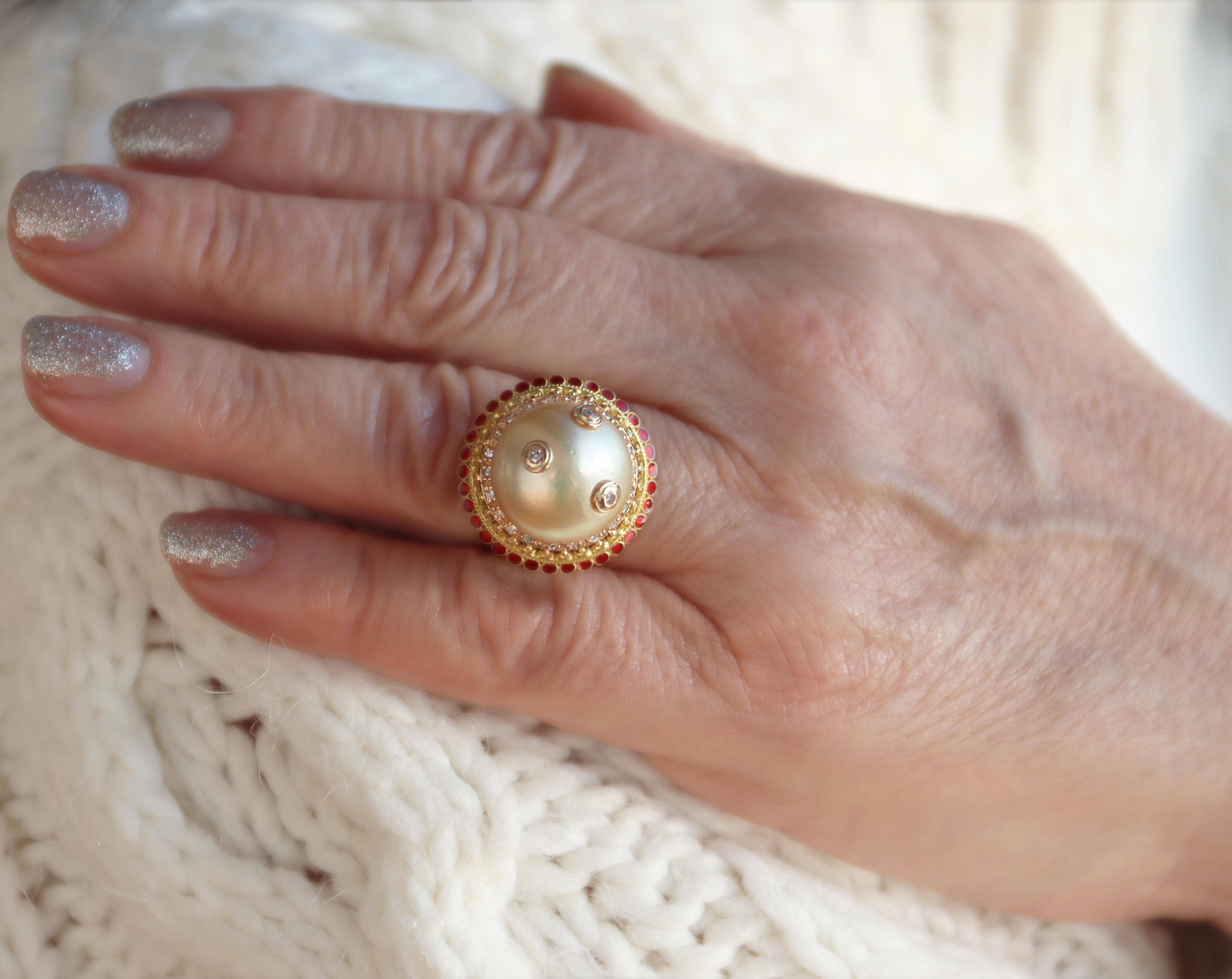 Bague cocktail en or jaune 18 carats avec perles et diamants en vente 3