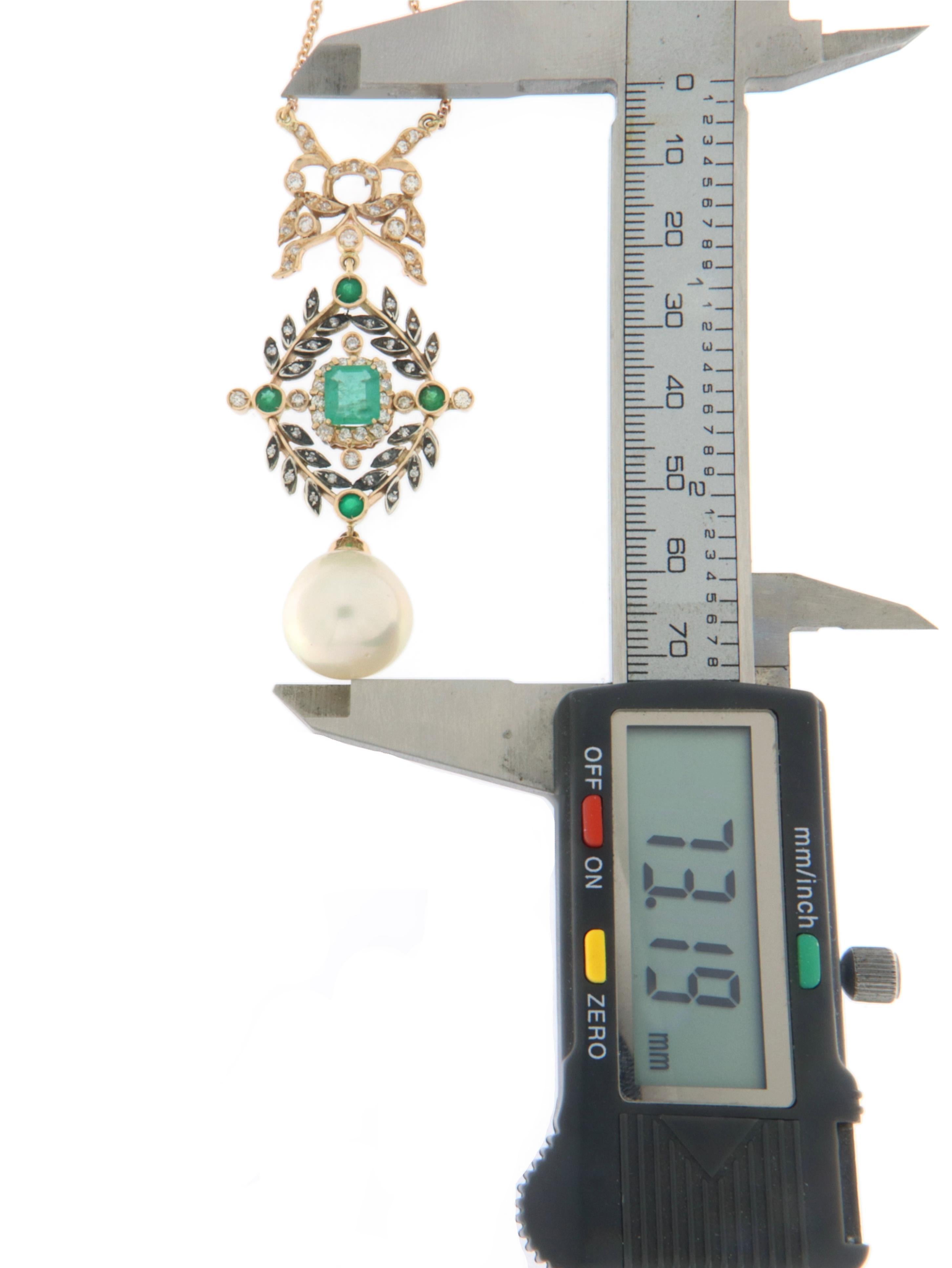 Pearl Diamonds Emeralds 14 Karat Yellow Gold Pendant Necklace In New Condition For Sale In Marcianise, IT