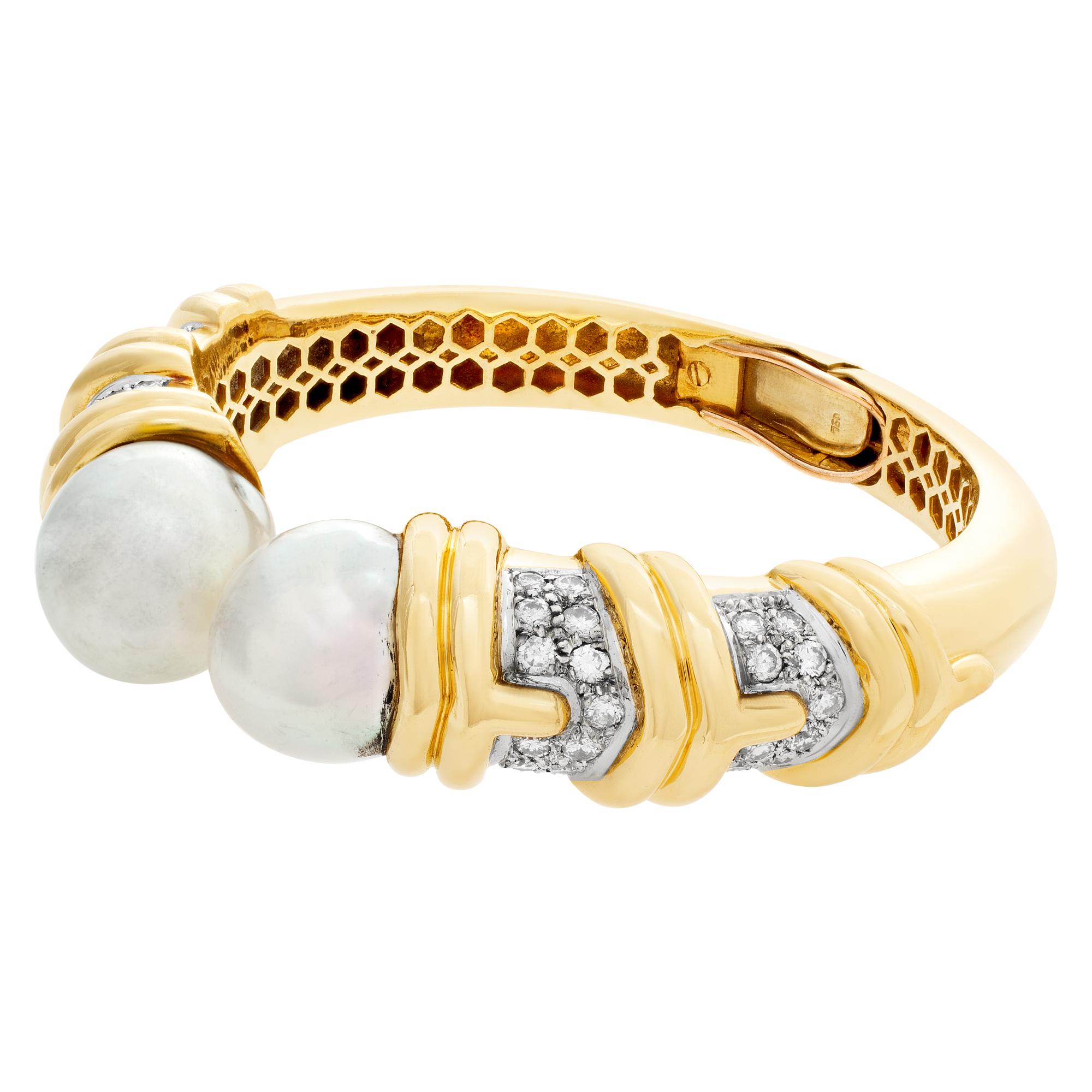 Pearl & Diamonds Hinged Bangle, Set in 18K Yellow & White Gold In Excellent Condition In Surfside, FL