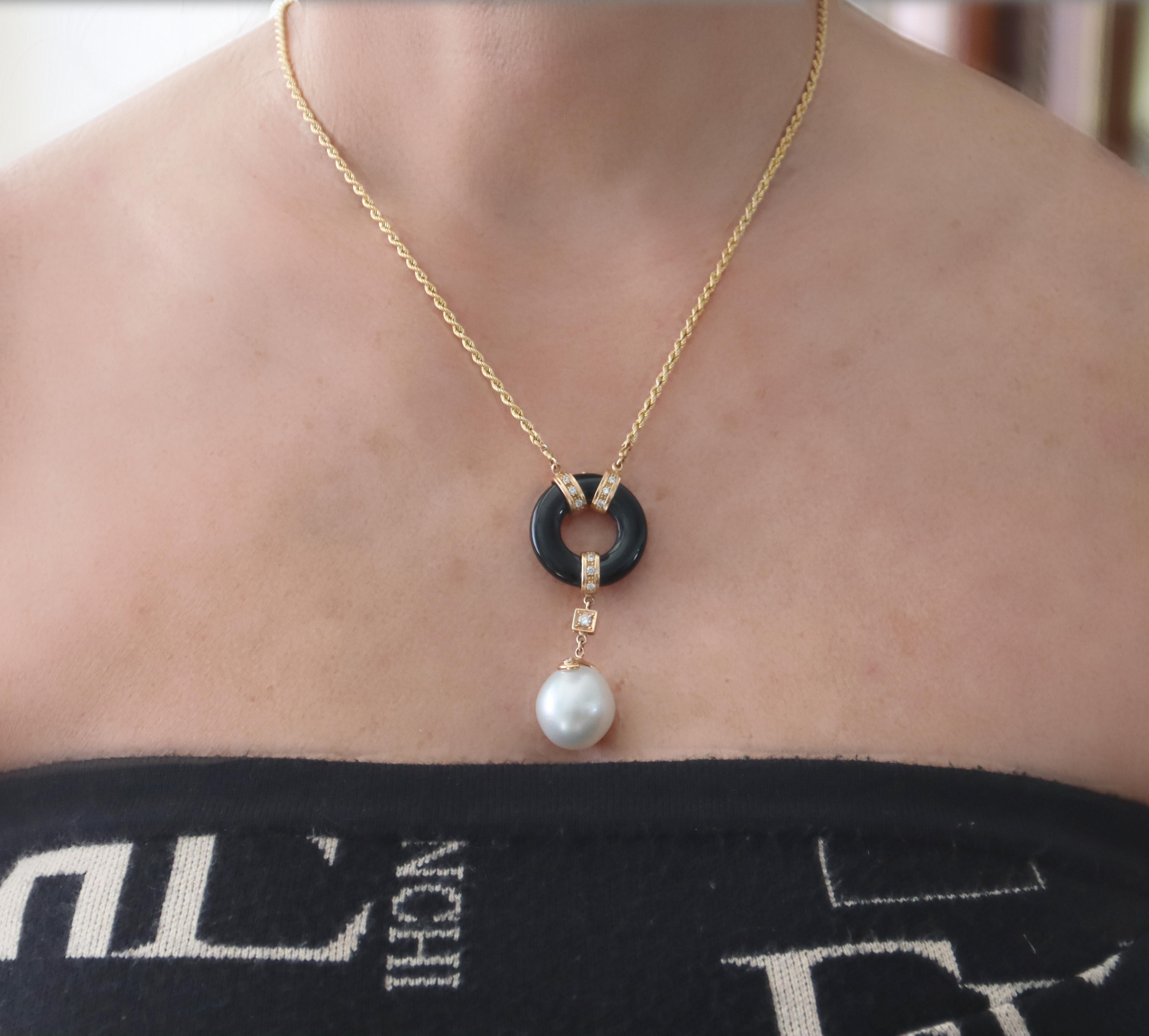 Pearl Diamonds Onyx 18 Karat Yellow Gold Pendant Necklace For Sale 1