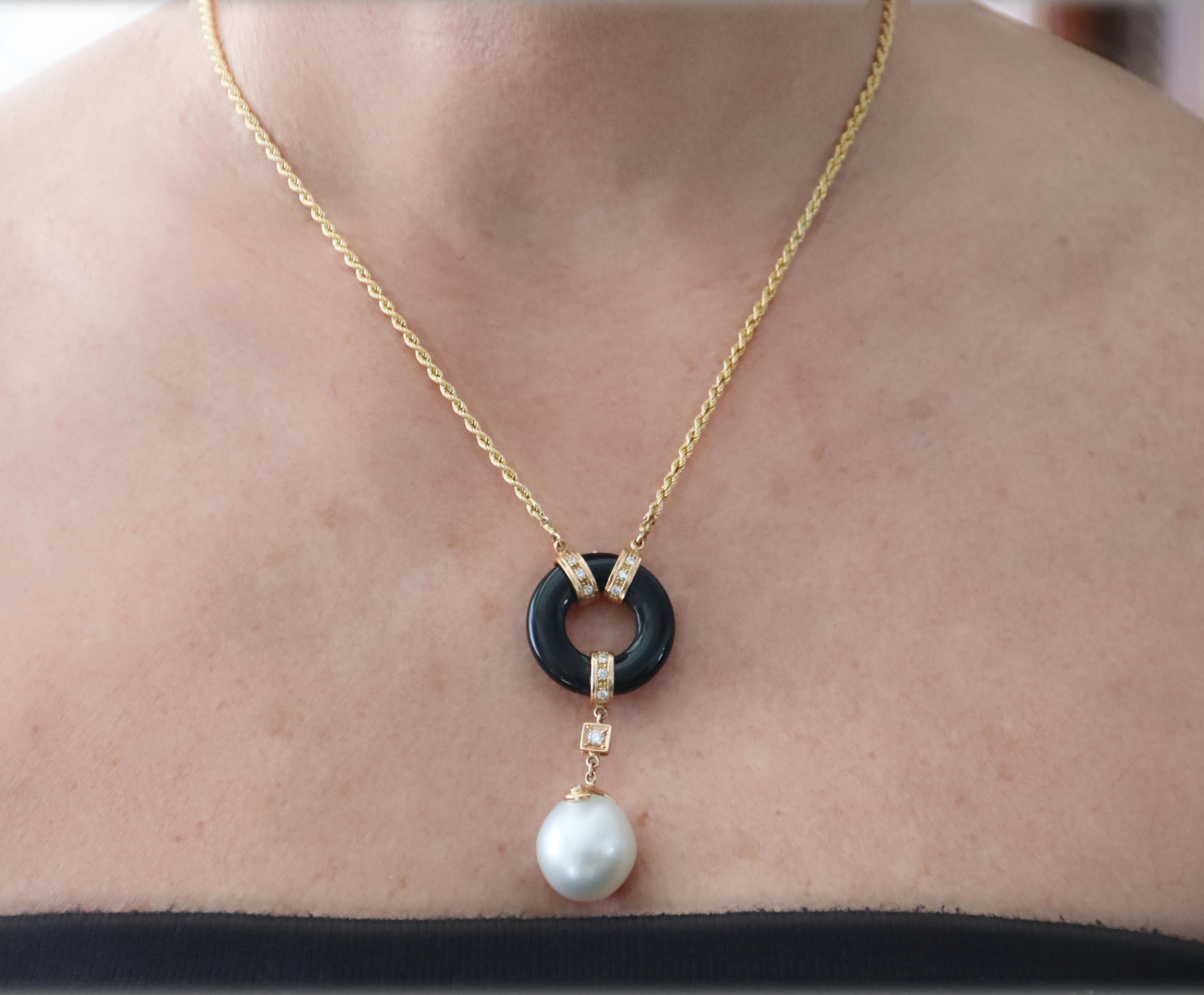 Pearl Diamonds Onyx 18 Karat Yellow Gold Pendant Necklace For Sale 2