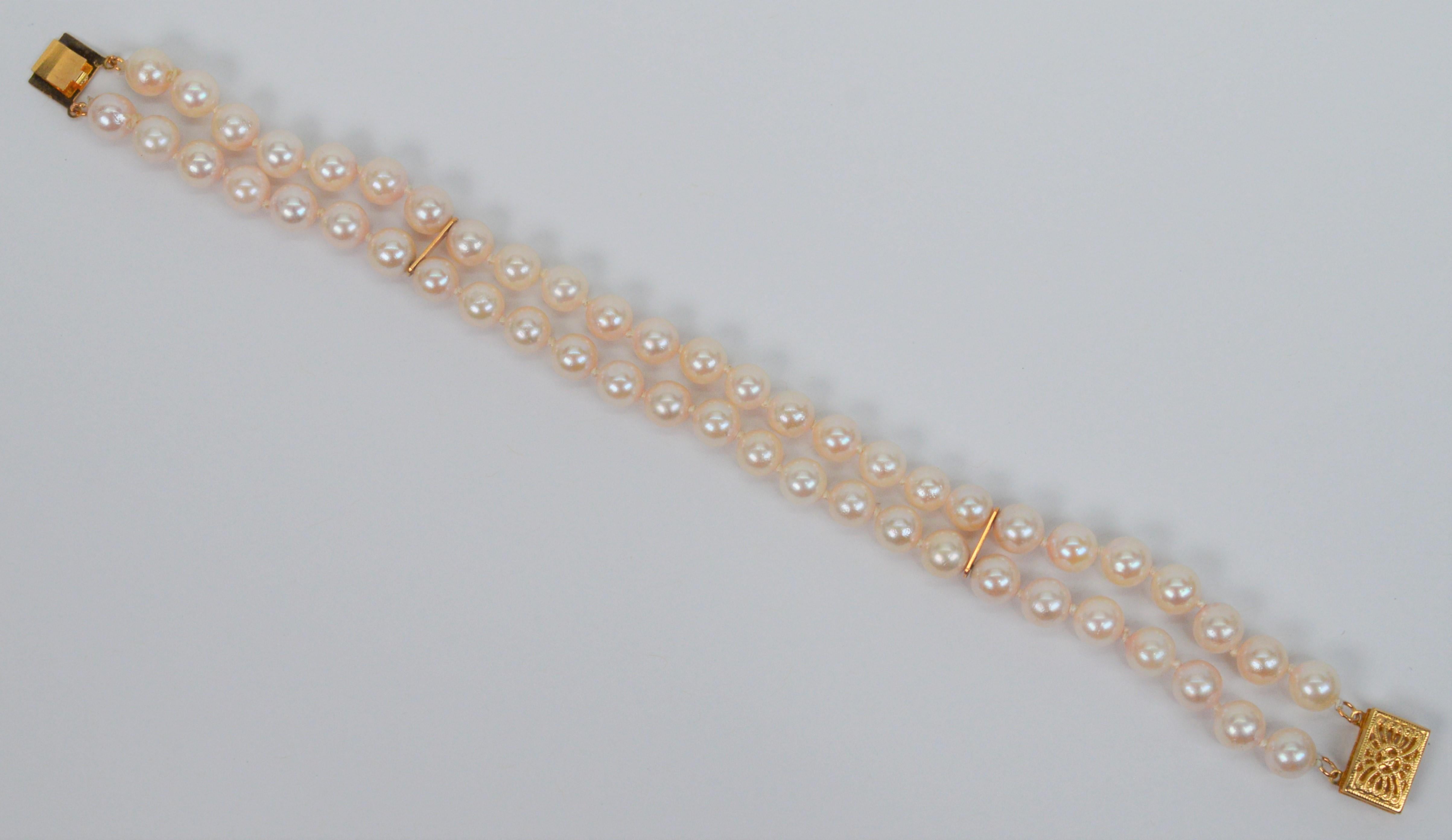 Perlen-Doppelstrang-Armband mit dekorativem filigranem Verschluss aus 14K Gelbgold Damen im Angebot