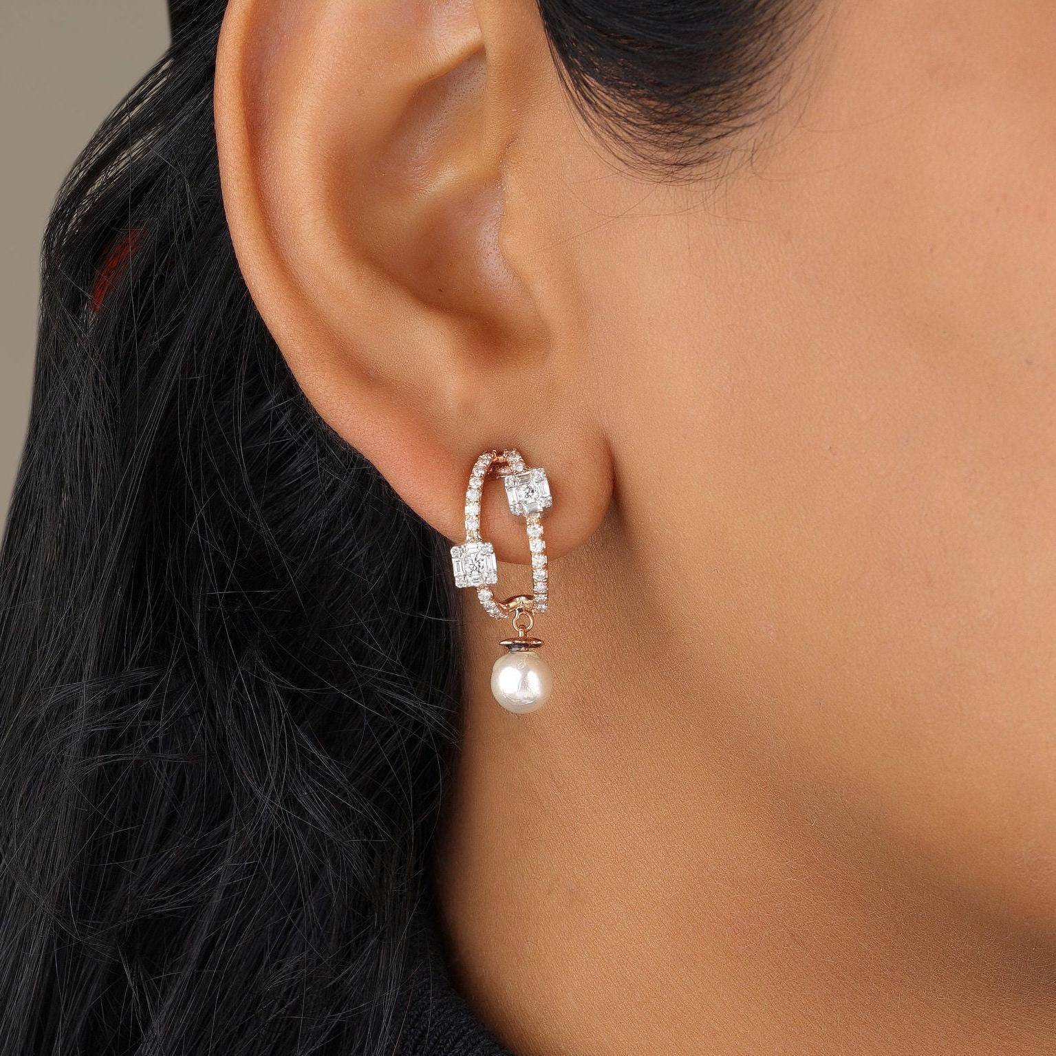 Art déco Boucles d'oreilles Huggie Baguette en or massif 14K (certifié) en vente