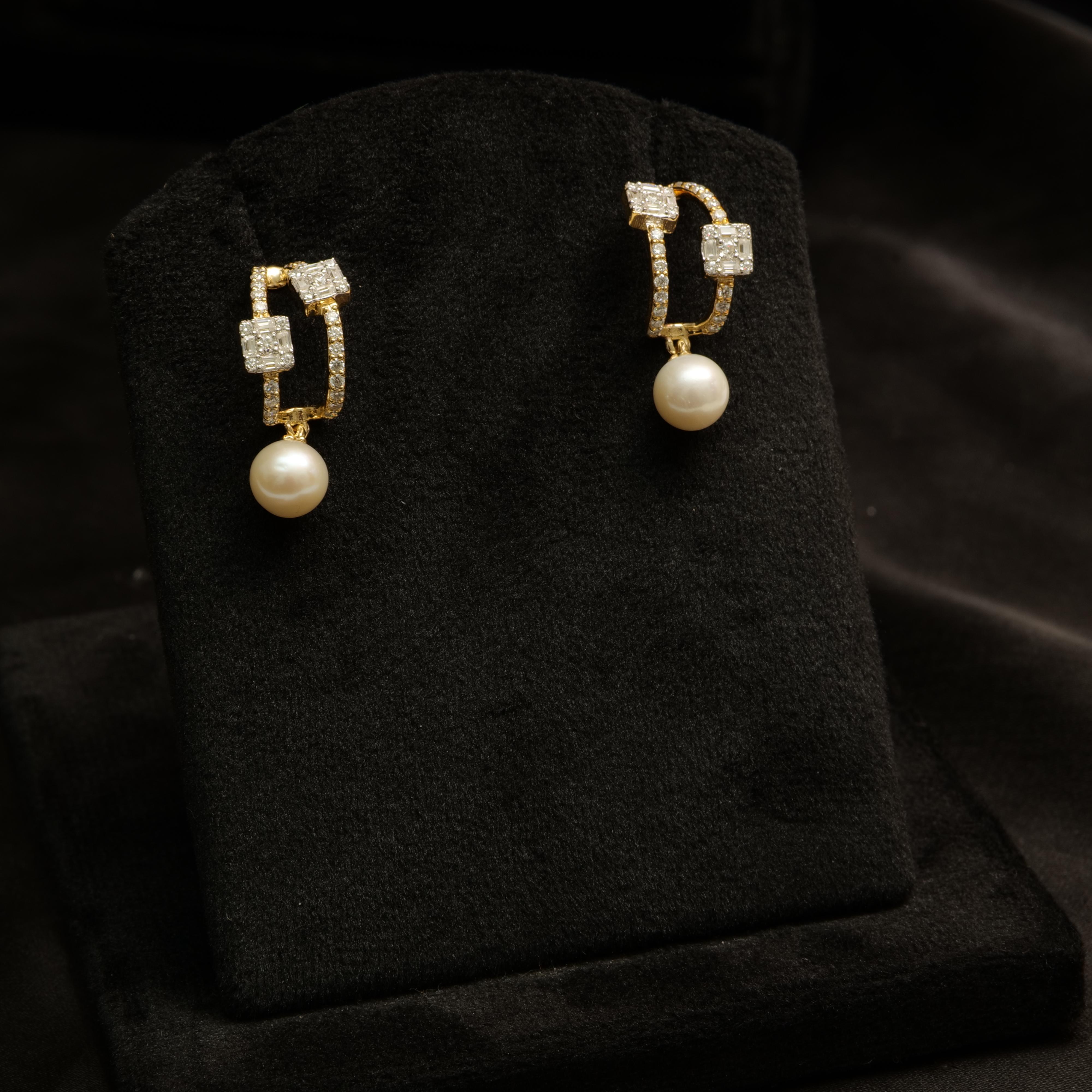 Round Cut Pearl Drop Diamond Earrings Set in 18K Solid Gold For Sale