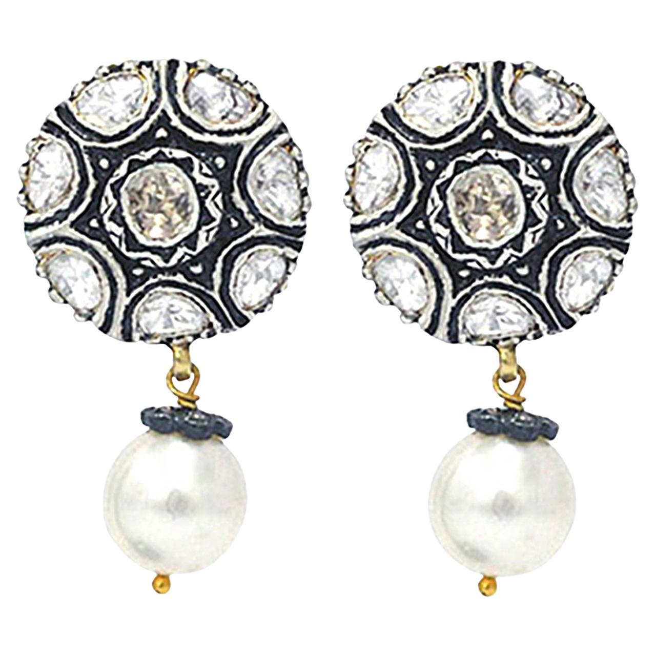 Boucles d
oreilles pendantes en or jaune 14k avec perles et diamants